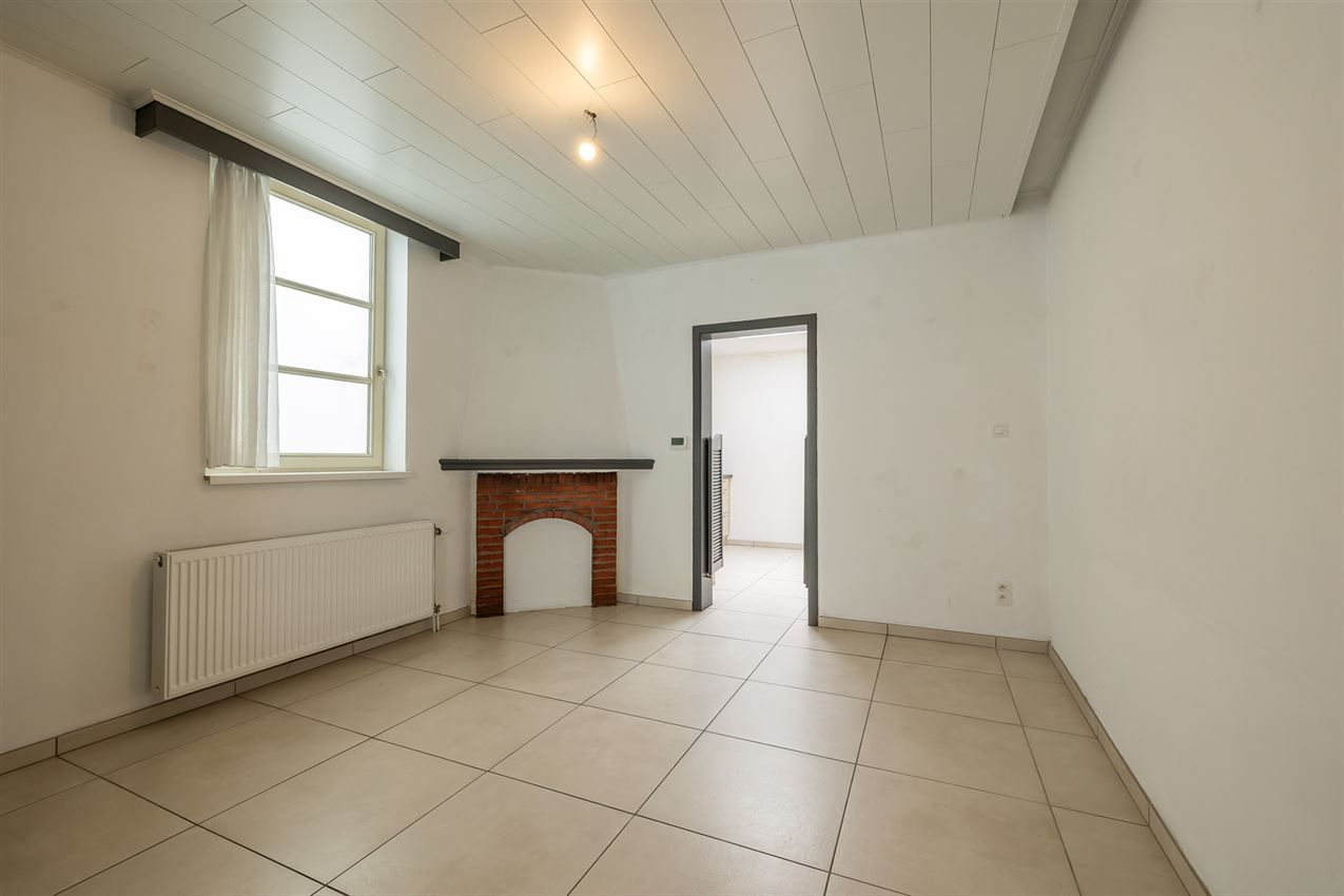 Gerenoveerde woning in rustige straat, 2 slaapkamers, ruime keuken, conforme elektriciteit en wandelroutes vlakbij. foto 5