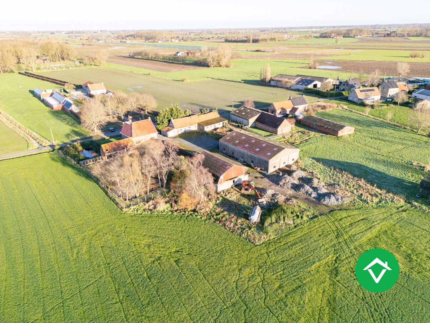 Authentieke hofstede in een landelijke omgeving te Koekelare foto 4