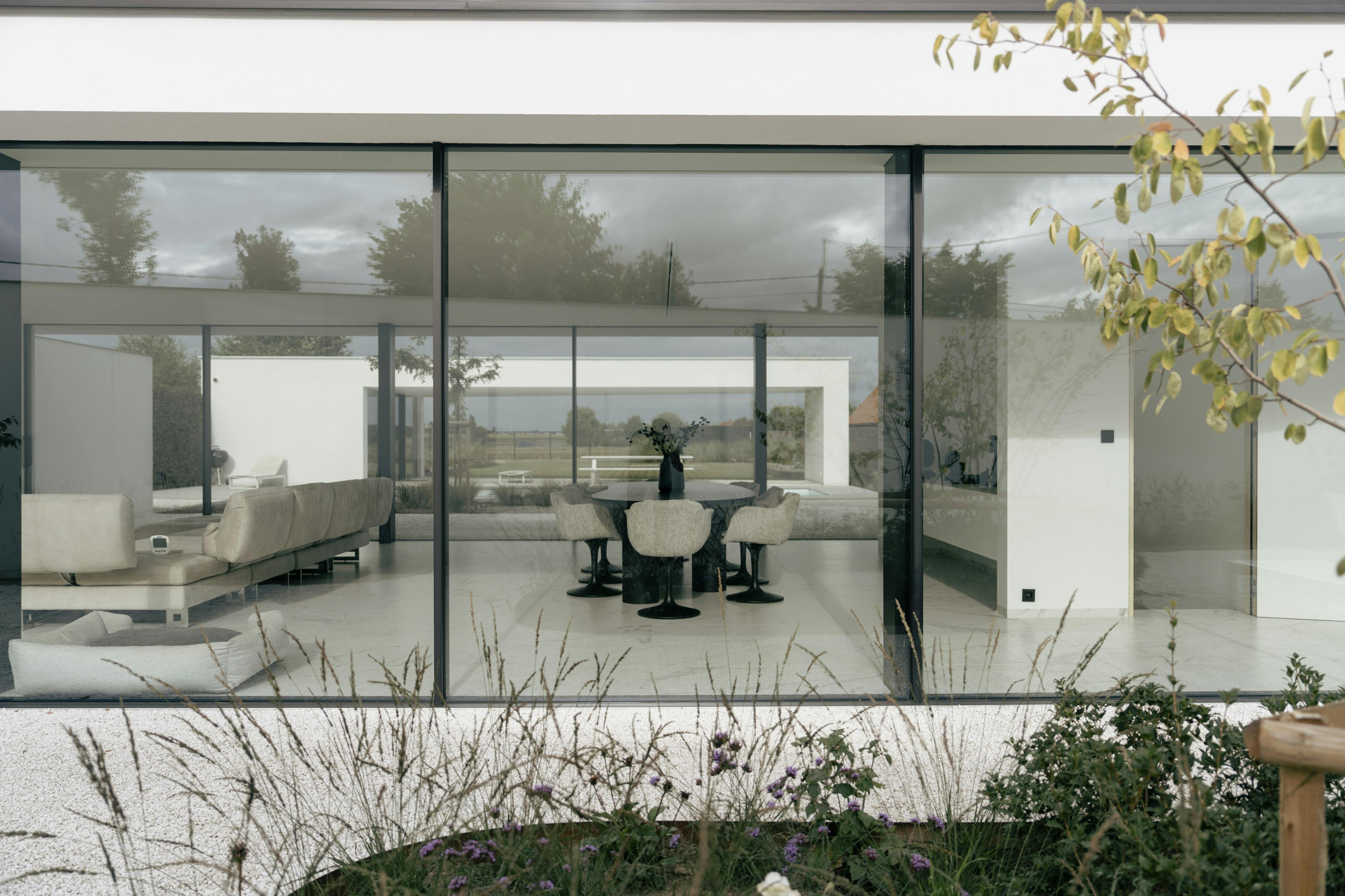 Hypermoderne strakke villa met zwembad in Gits foto 10