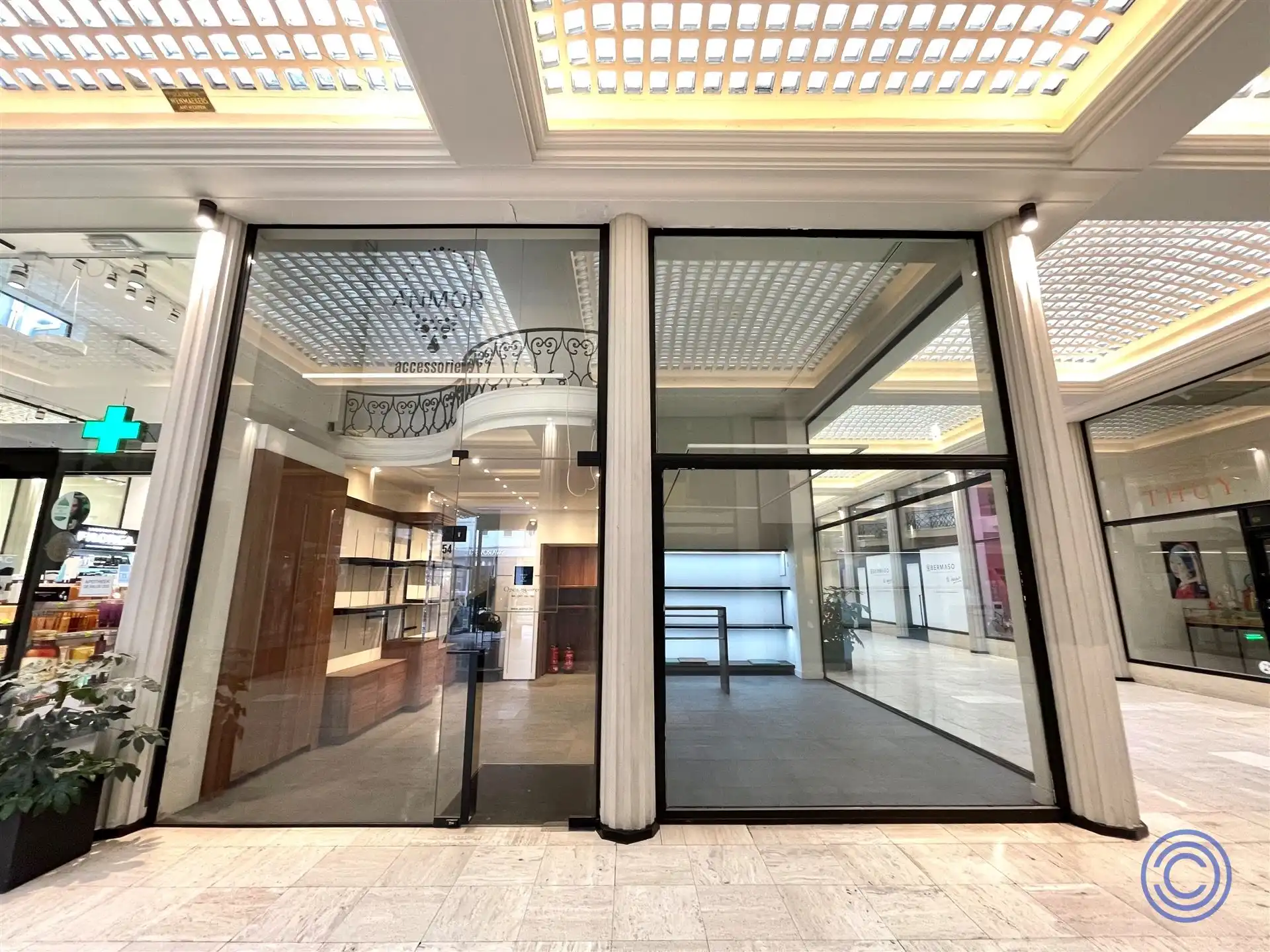 Kwalitatieve hoekwinkel in de Nieuwe Gaanderij! foto 3