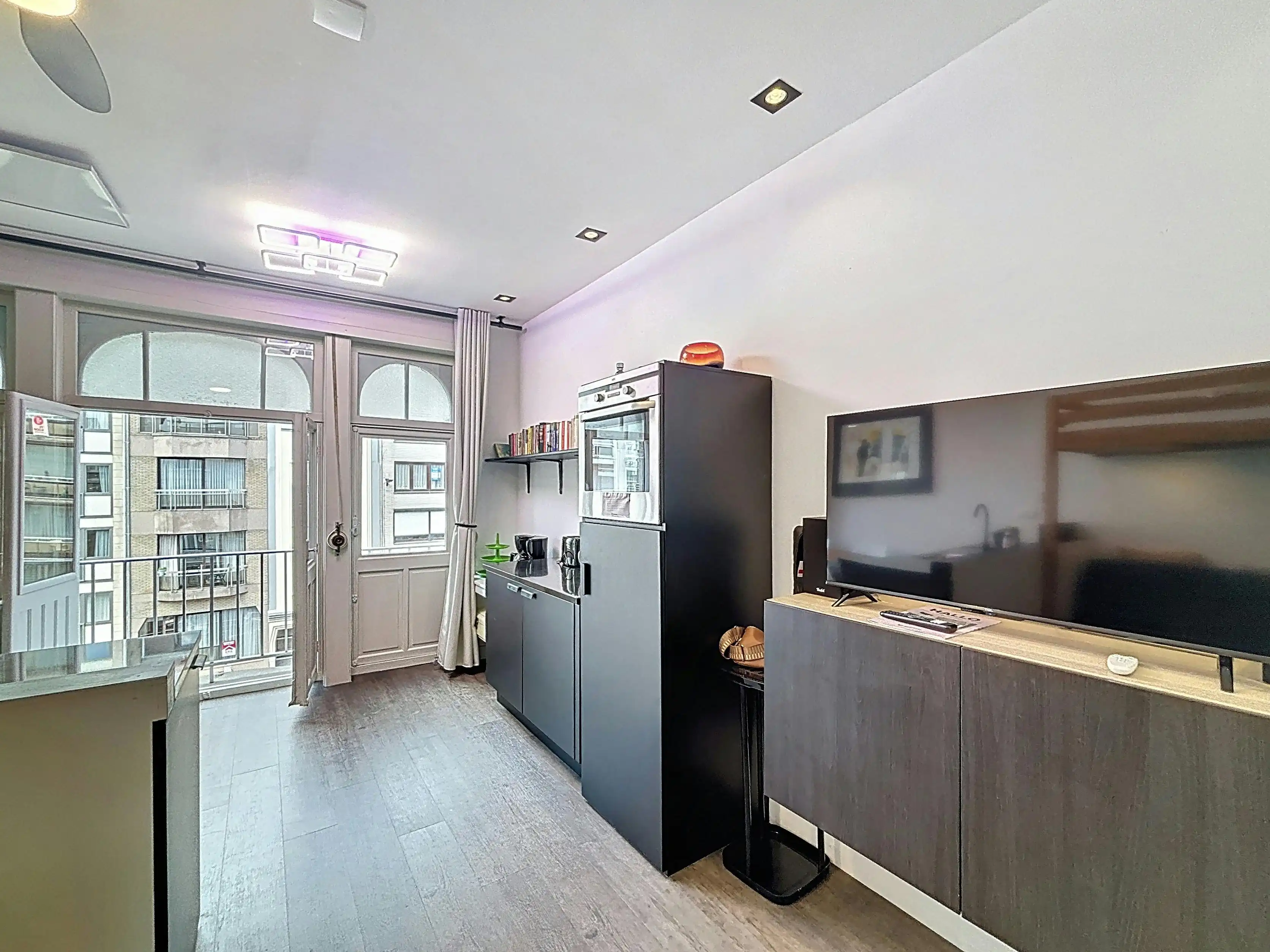 Gerenoveerd appartement op een steenworp van het strand foto 4