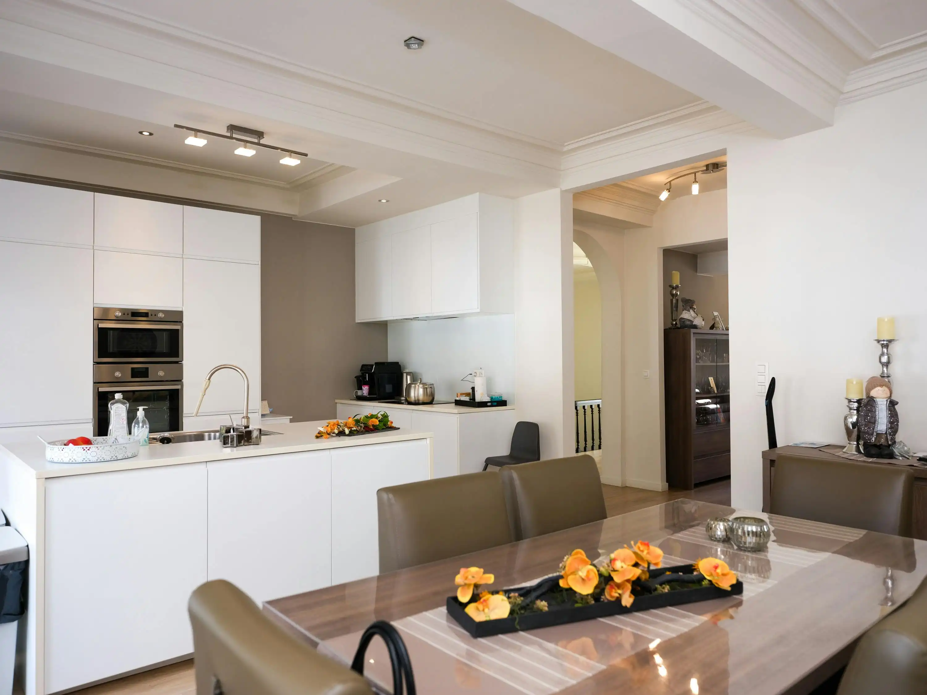 Instapklaar handelspand met woonst te koop op de Boelare in Eeklo foto 9