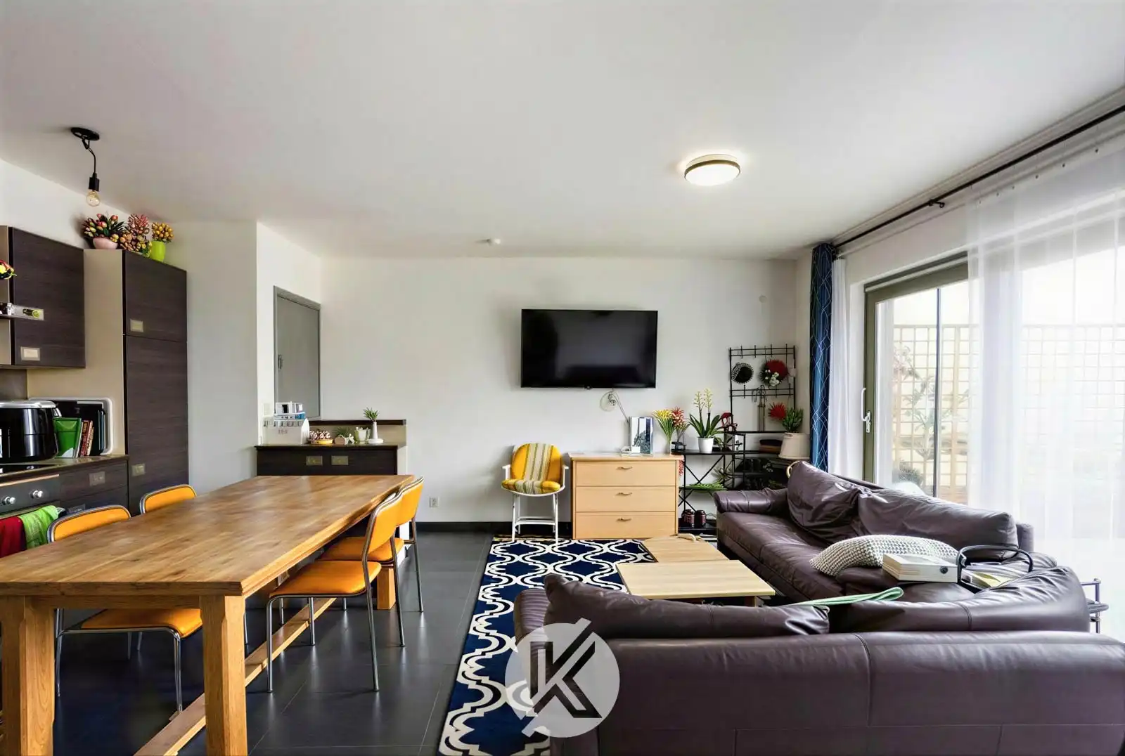 Lichtrijk appartement met ruim terras en staanplaats foto 3