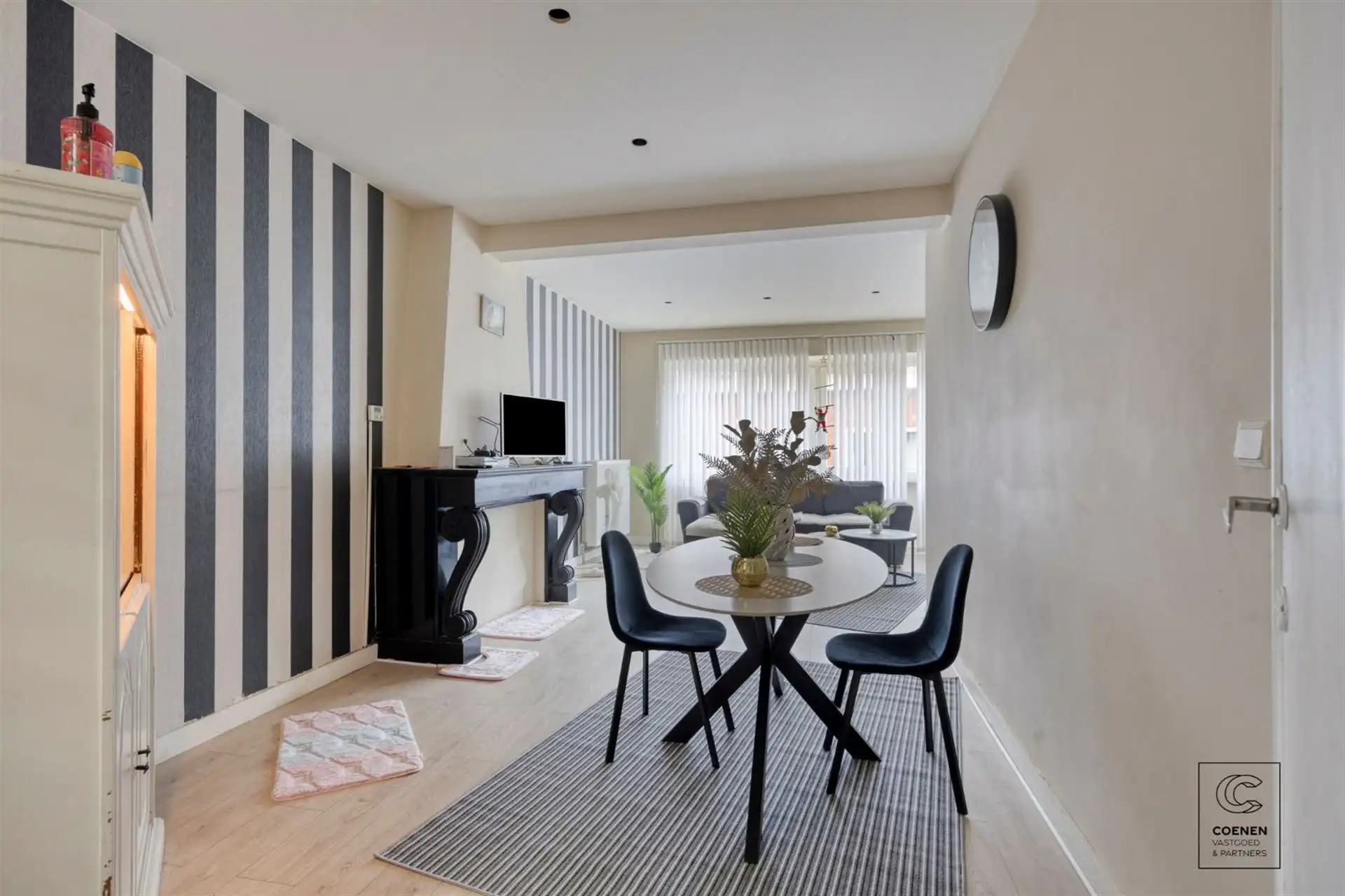 Riante woning, momenteel ingericht als 3 appartementen! foto 2