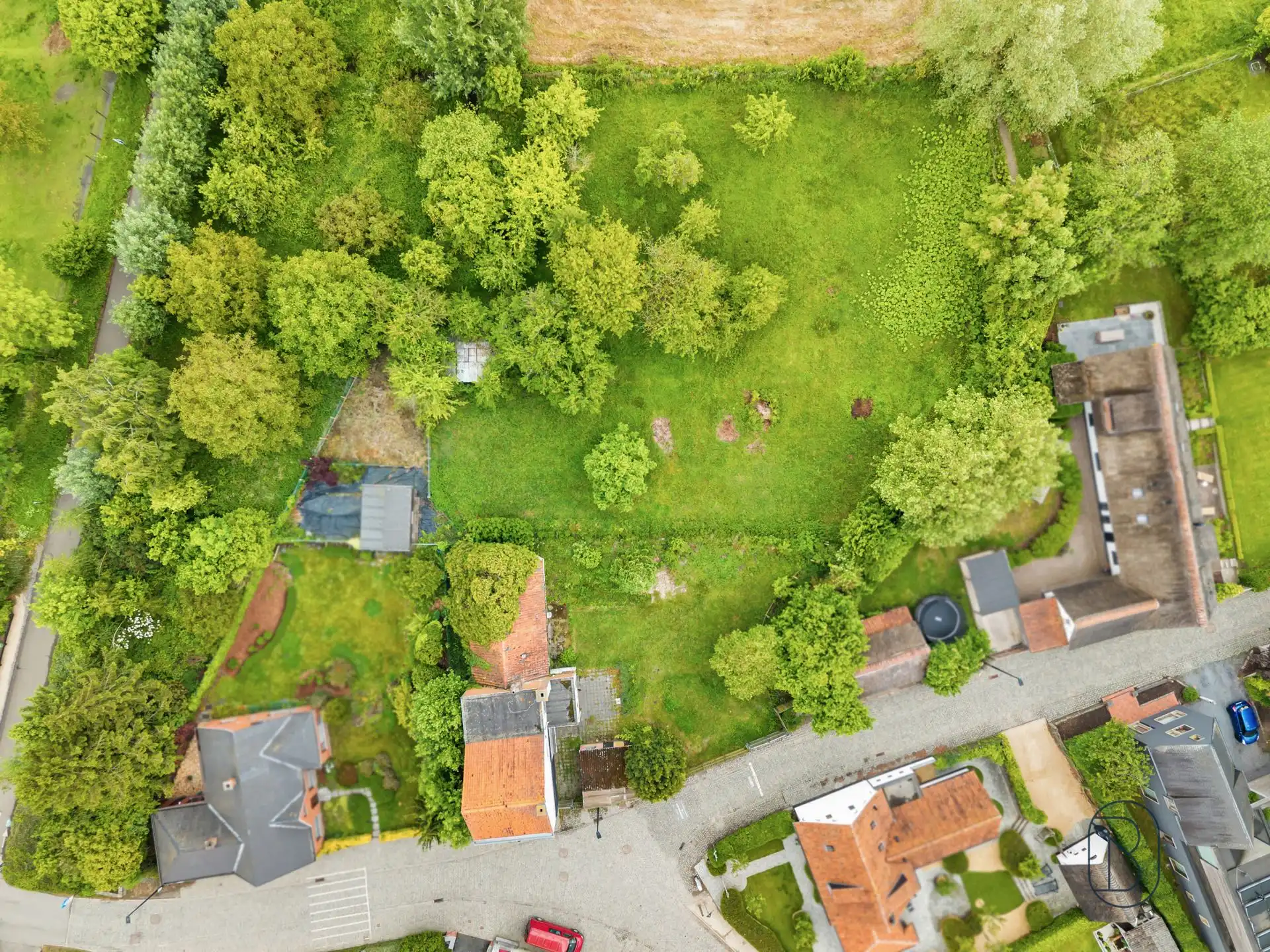 Hoofdfoto van de publicatie: Af te breken woning (6% BTW mog.), a/d voet v/d Koppenberg.