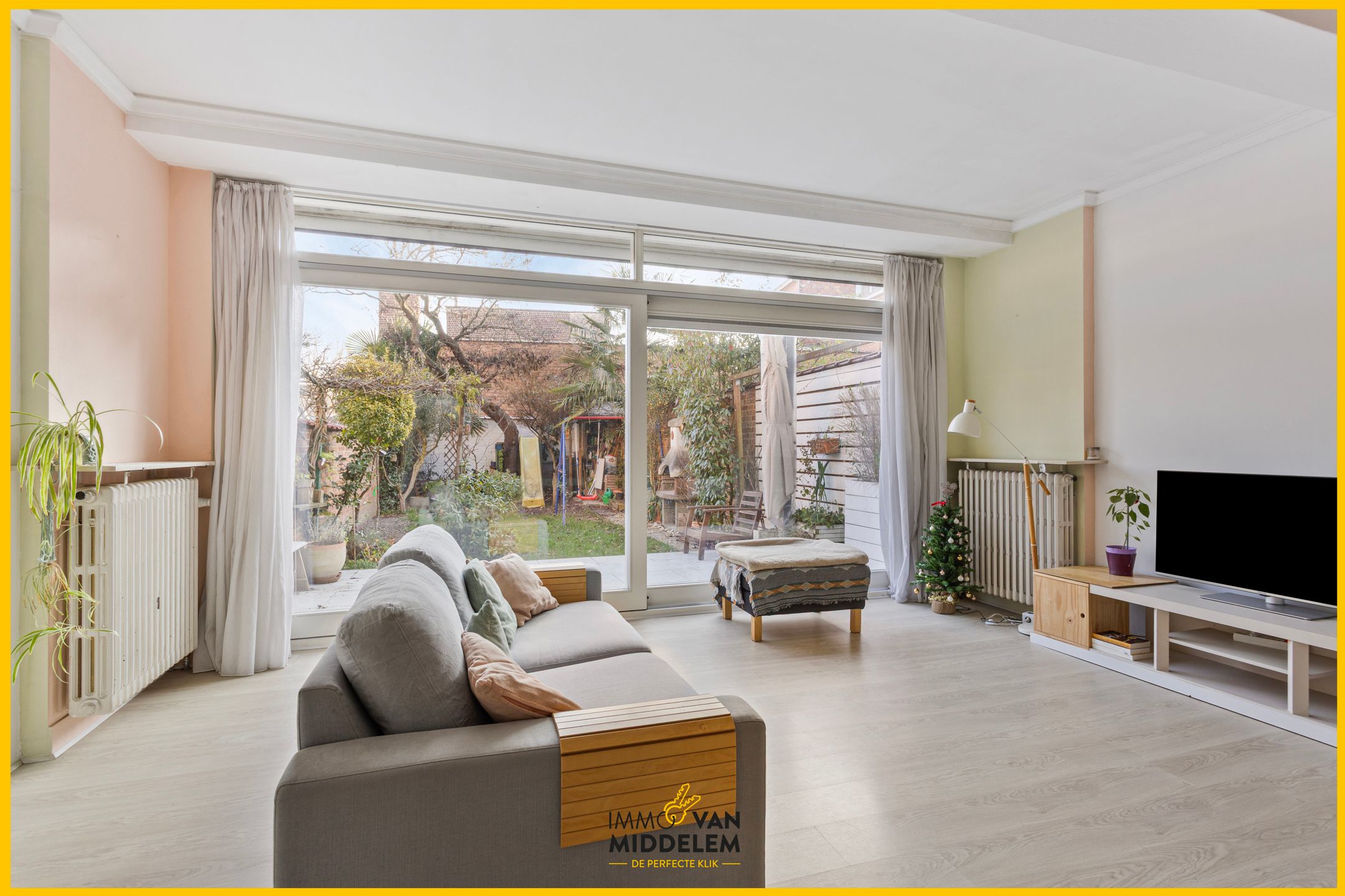 CHARMANTE GEZINSWONING MET 3 SLPK EN TUIN foto 2