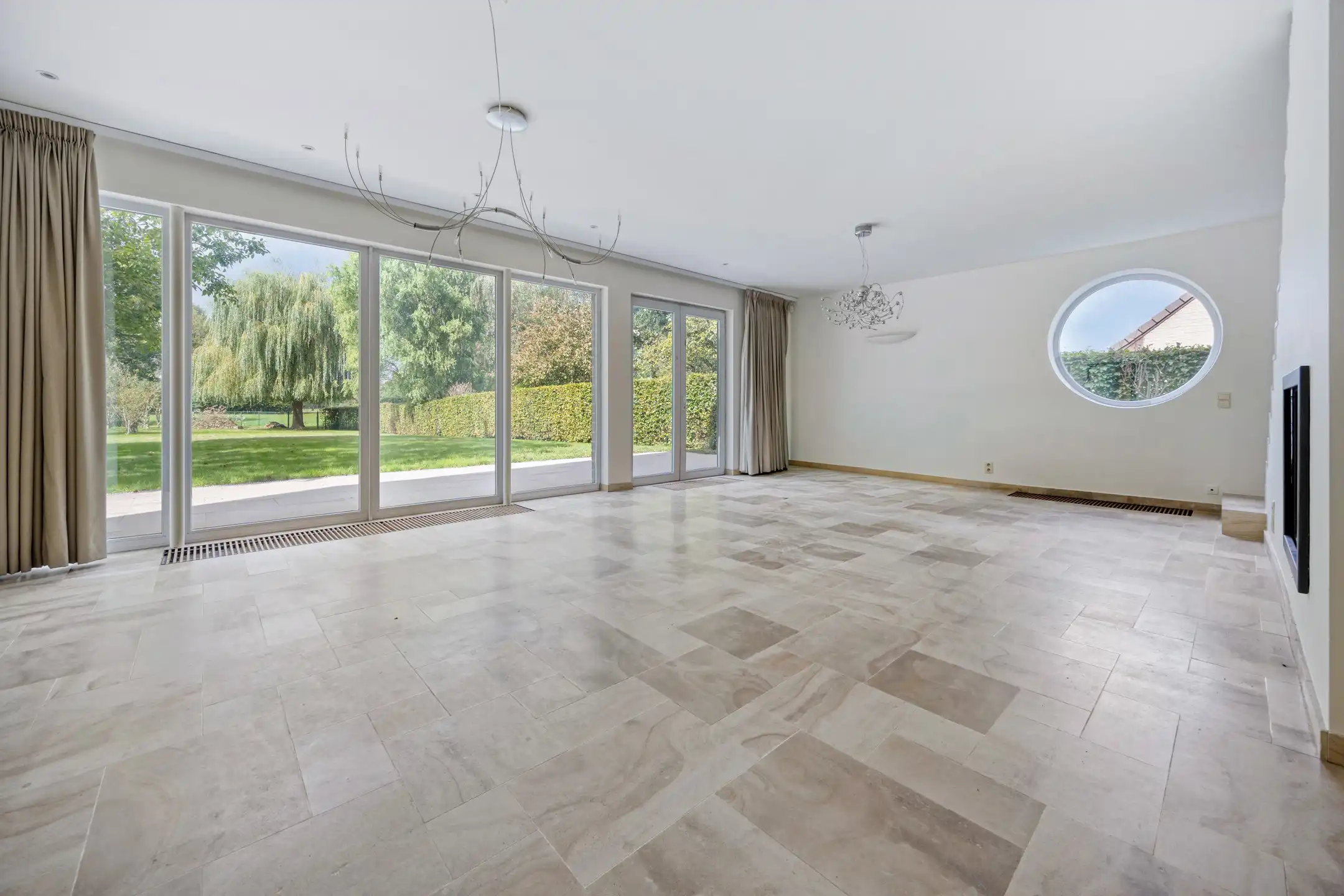 Ruime villa met prachtig groen verzicht foto 7