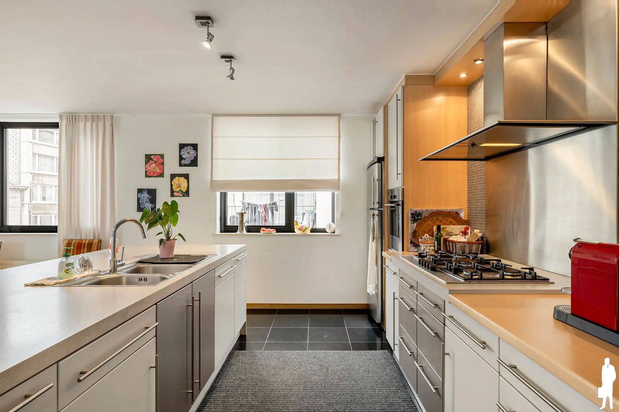 Lichtrijk duplex appartement met uitzonderlijk brede gevel foto 2