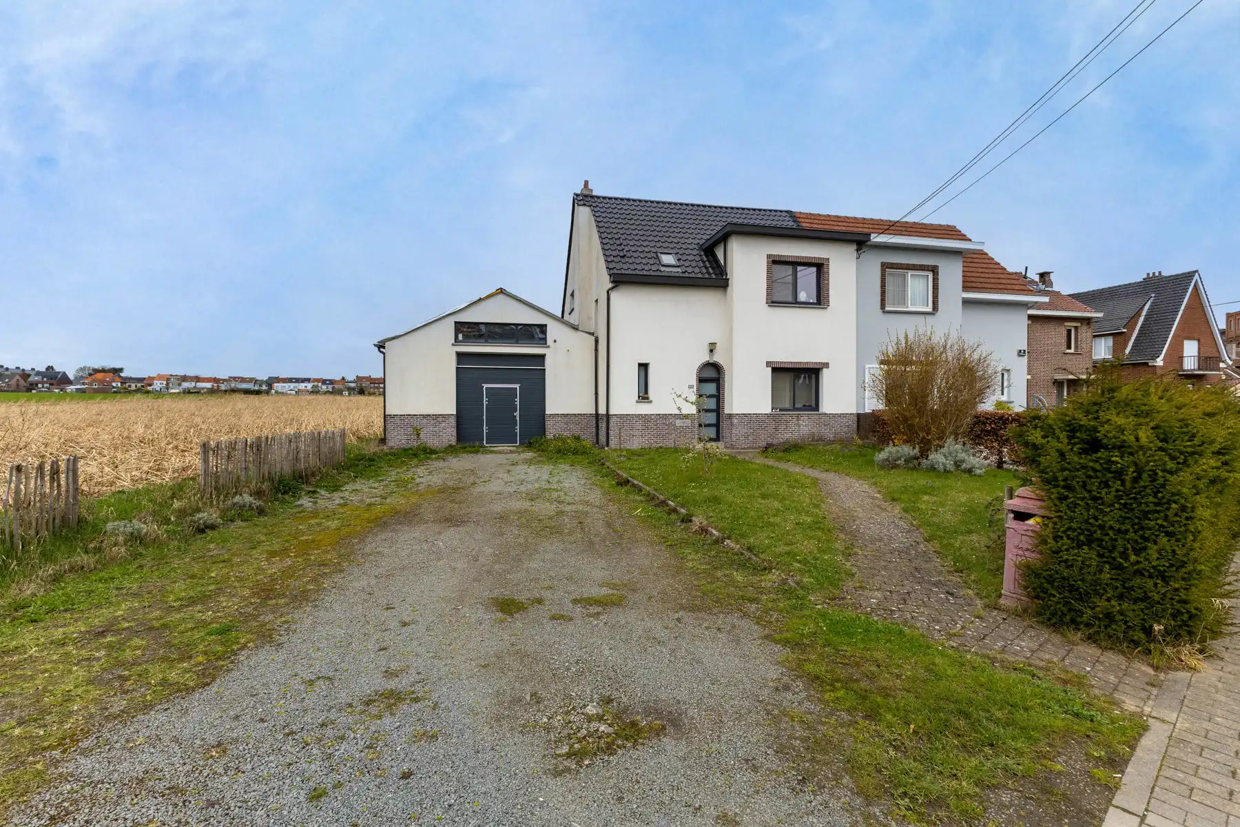 Goed gelegen woning met ruime loods foto 22