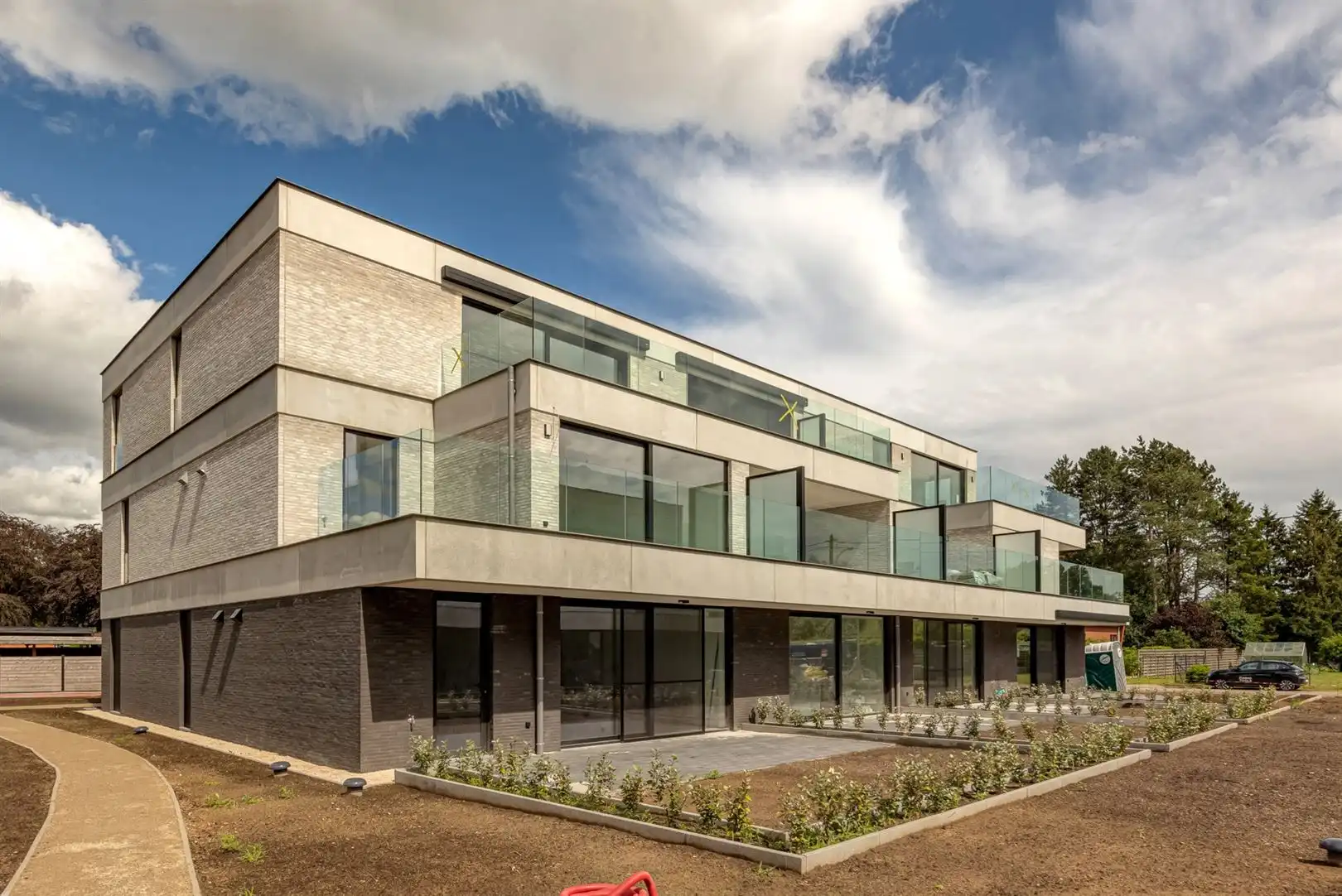     Energiezuinig wonen op een toplocatie in Zandhoven. foto {{pictureIndex}}
