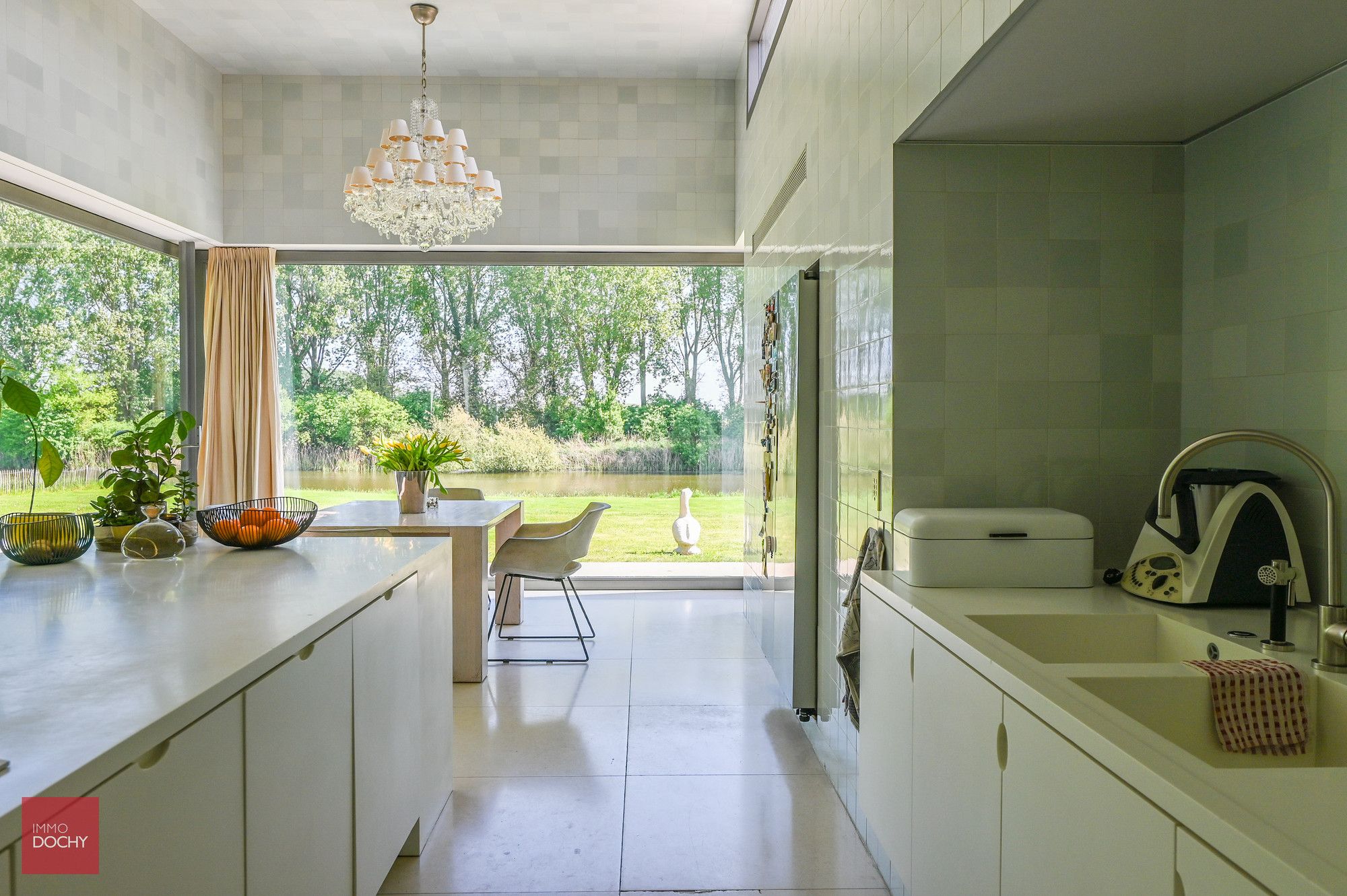 Uniek gelegen luxe-villa (palend aan oude leiearm) foto 7