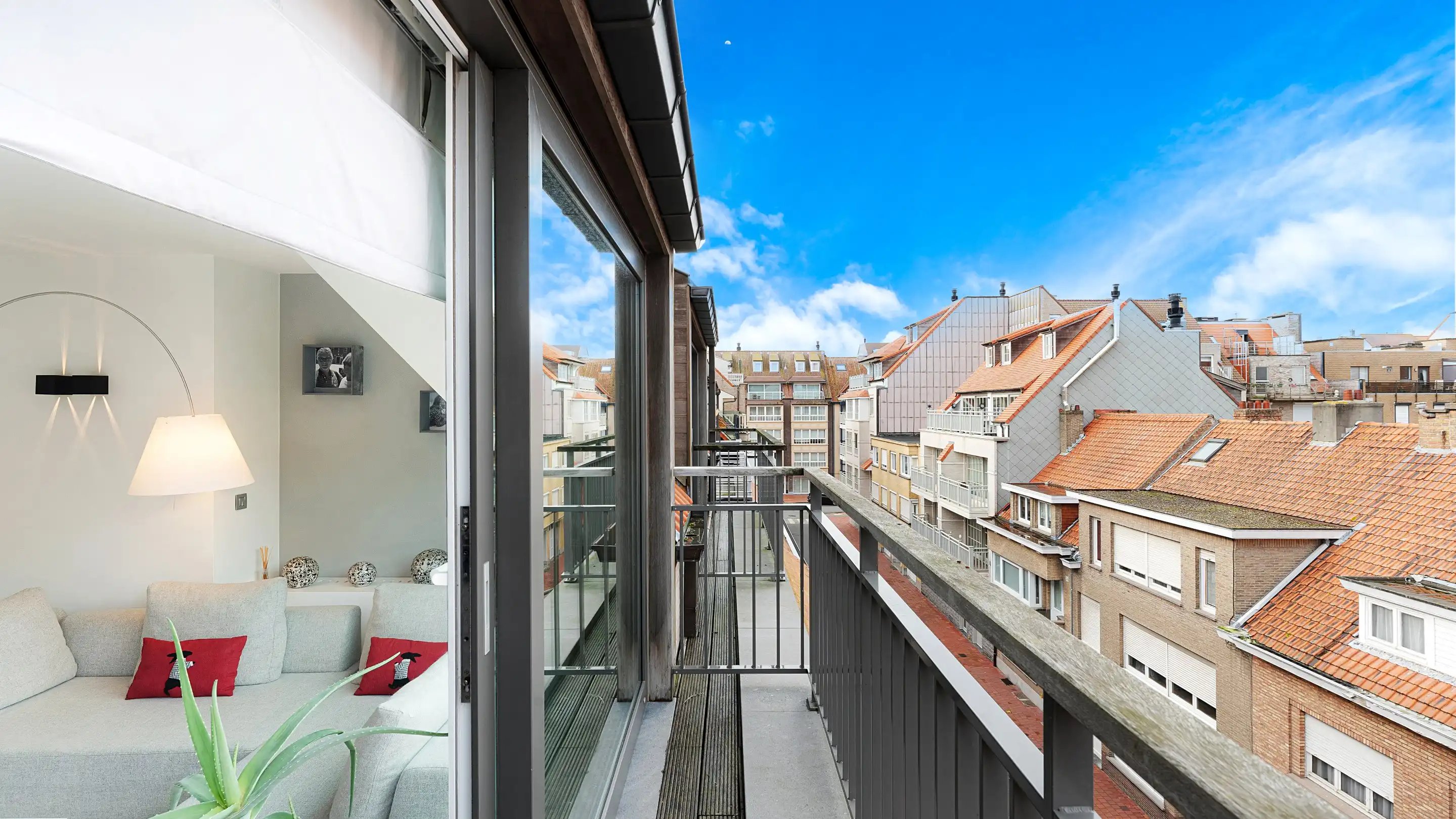 Zeer recent en mooi  duplex dakapp. in perfecte staat  met groot zuidgericht terras dichtbij de Lippenslaan. foto 5