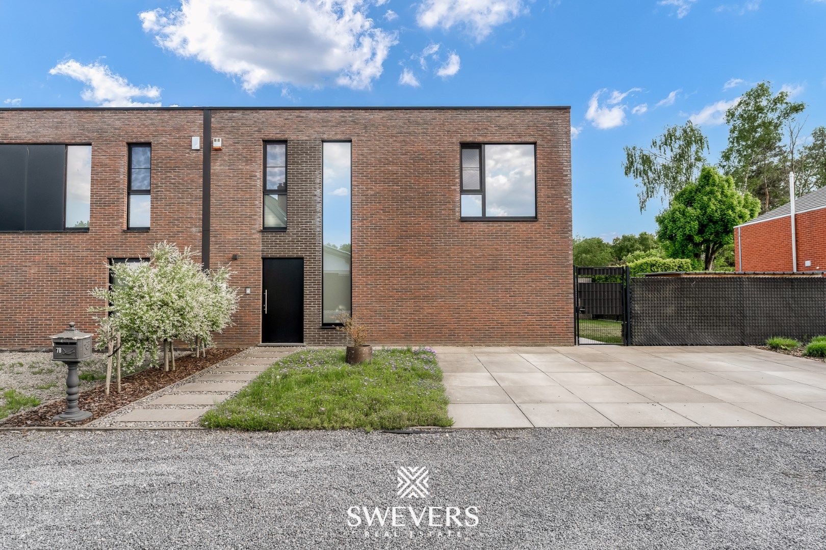 Prachtig recente BEN-woning op rustige doodlopende straat te Lummen foto {{pictureIndex}}