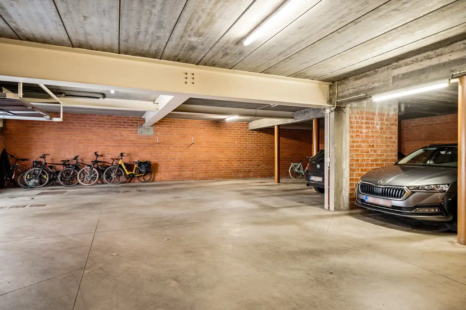 Uitzonderlijke woning met 2 garages, 6 autostaanplaatsen, 3 slaapkamers en uitgestrekt terras in Merksem. foto 7