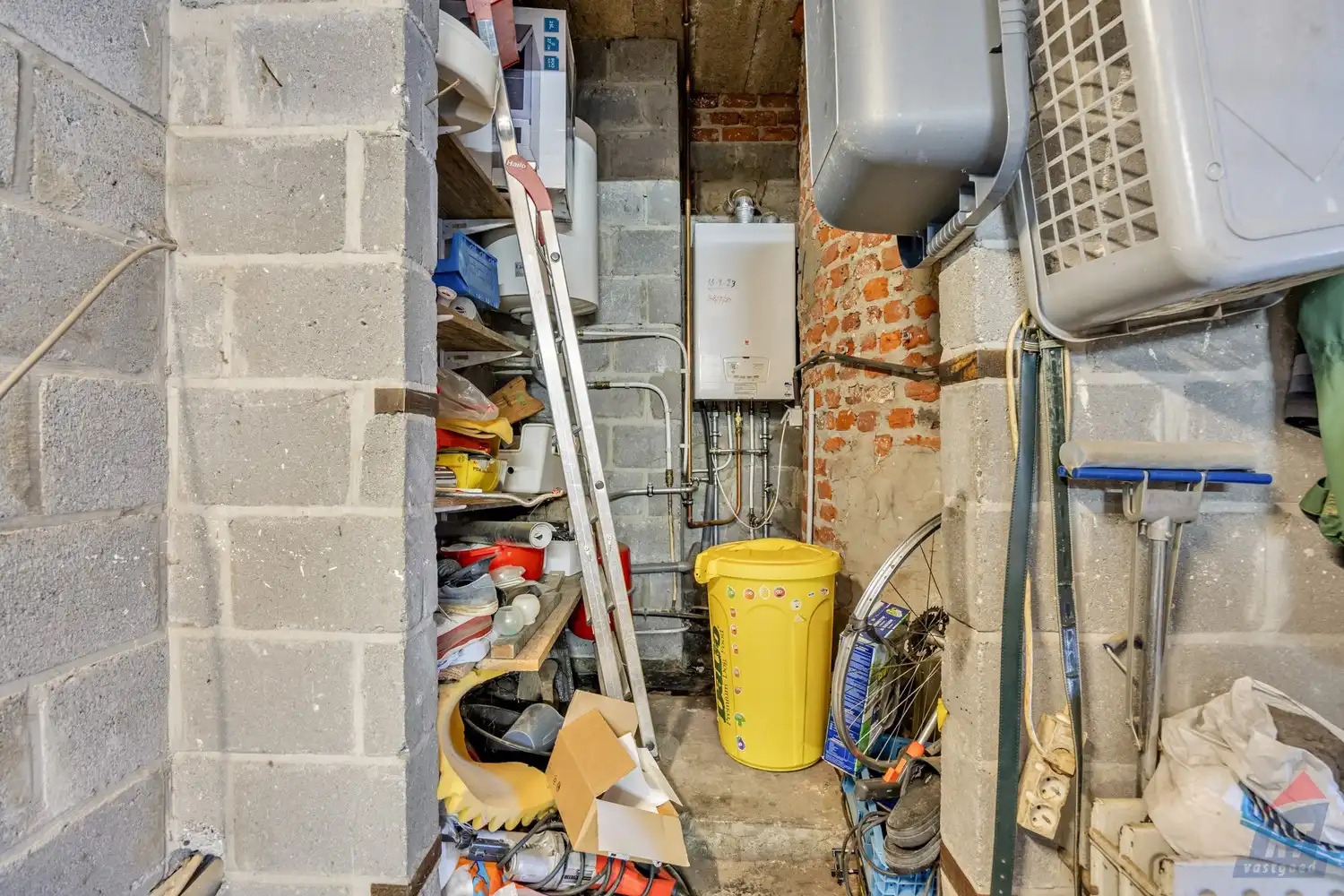 Rustig gelegen halfopen bebouwing met ruime tuin en tal van renovatiemogelijkheden foto 17