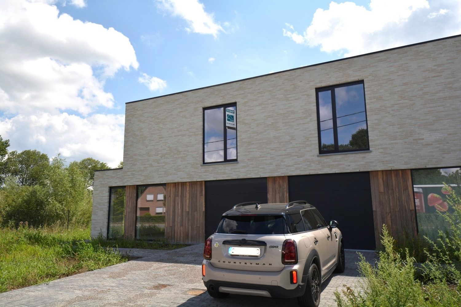 NIEUWBOUWWONING MET 3 SLK, GARAGE EN TUIN! foto {{pictureIndex}}