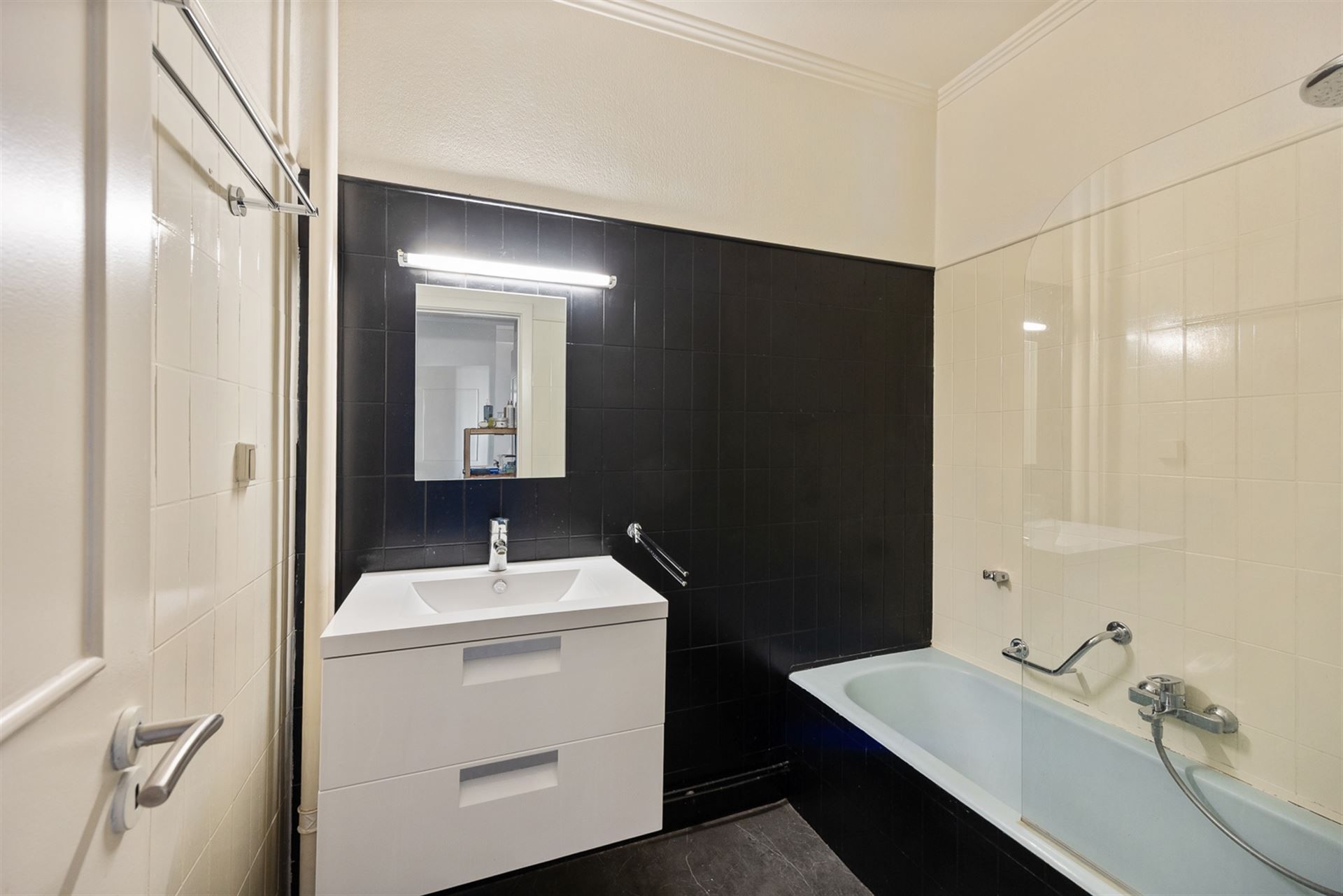 Licht en Energiezuinig Appartement met Uitzicht op Antwerpen foto 10