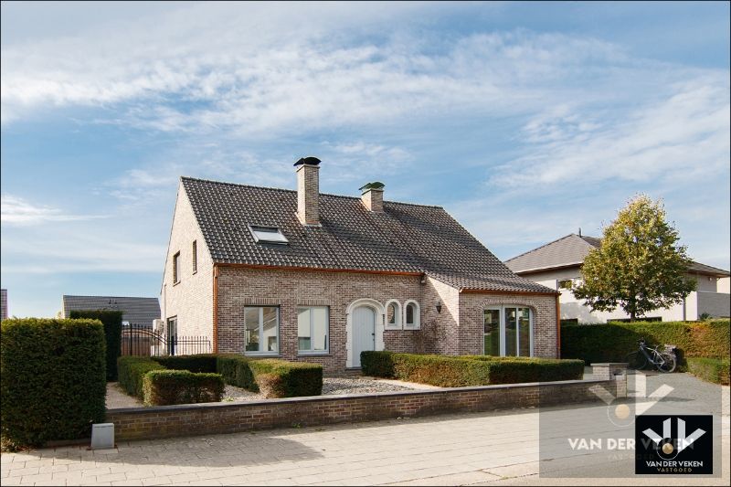 GERENOVEERDE GEZINSWONING IN KINDVRIENDELIJKE OMGEVING TE KURINGEN foto {{pictureIndex}}