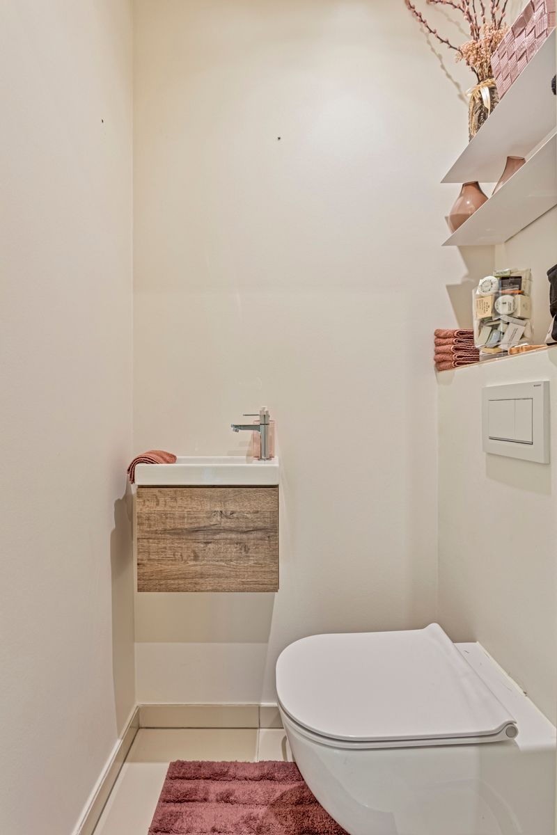 Instapklaar appartement met leuk terras ! foto 11