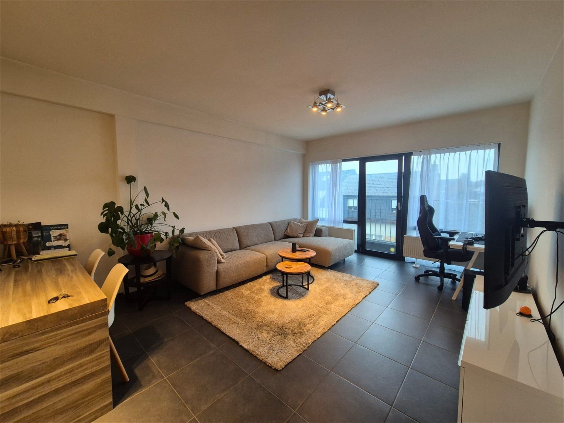 Gunstig gelegen 2 slaapkamer appartement. foto 2