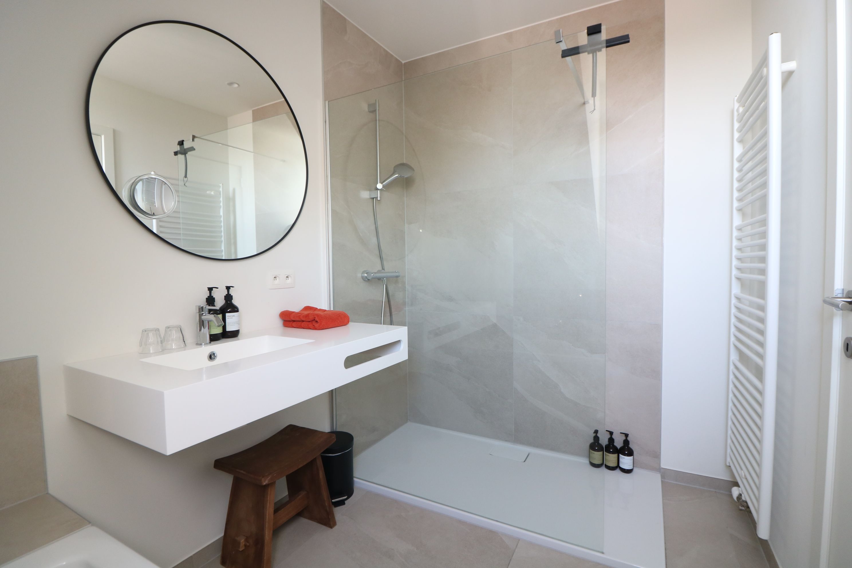 Luxueus, modern 3-slaapkamerappartement vlakbij Grote Markt foto 10
