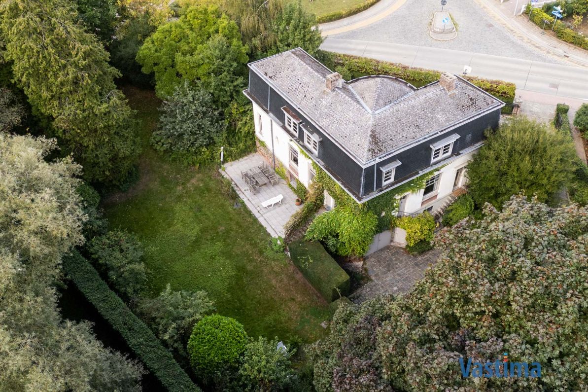 Karaktervolle villa met authentieke charme in een groene setting foto 2