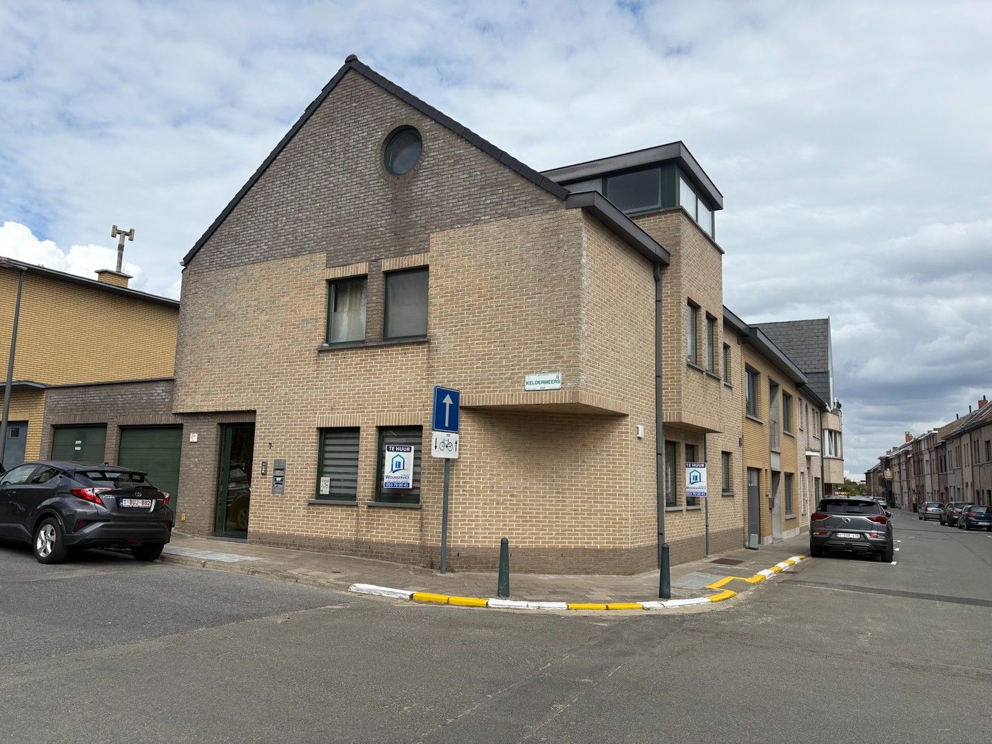 Gunstig gelegen hoek-appartement op wandelafstand van centrum Ninove foto {{pictureIndex}}