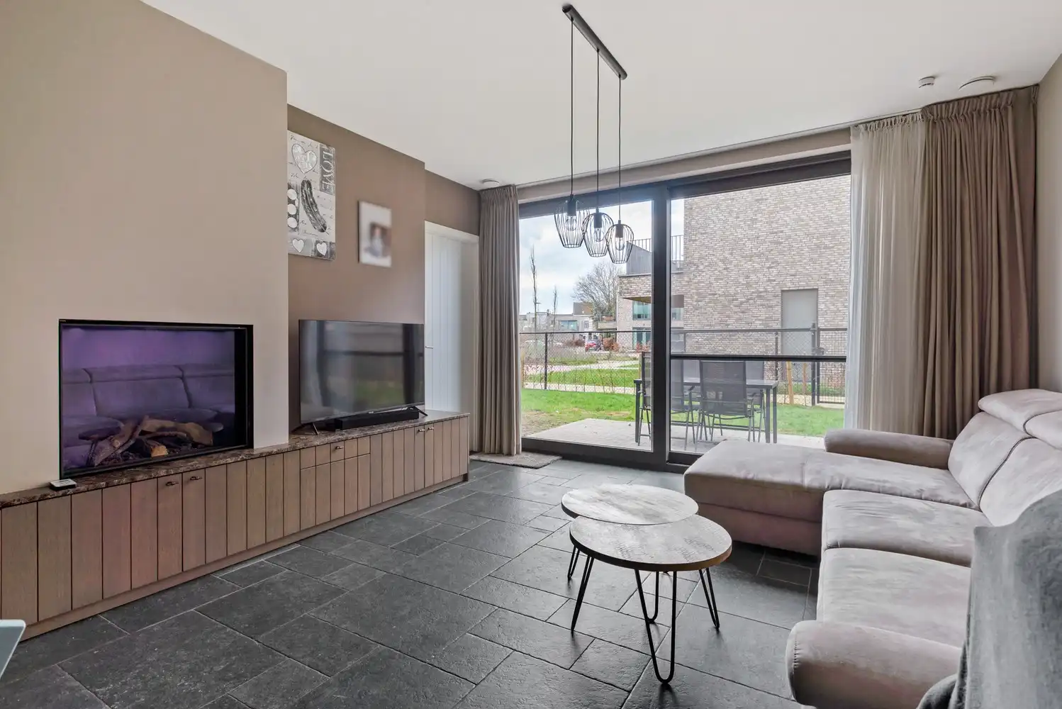 Instapklaar, recent gelijkvloers appartement met 2 slpks en tuin in Borsbeek! foto {{pictureIndex}}