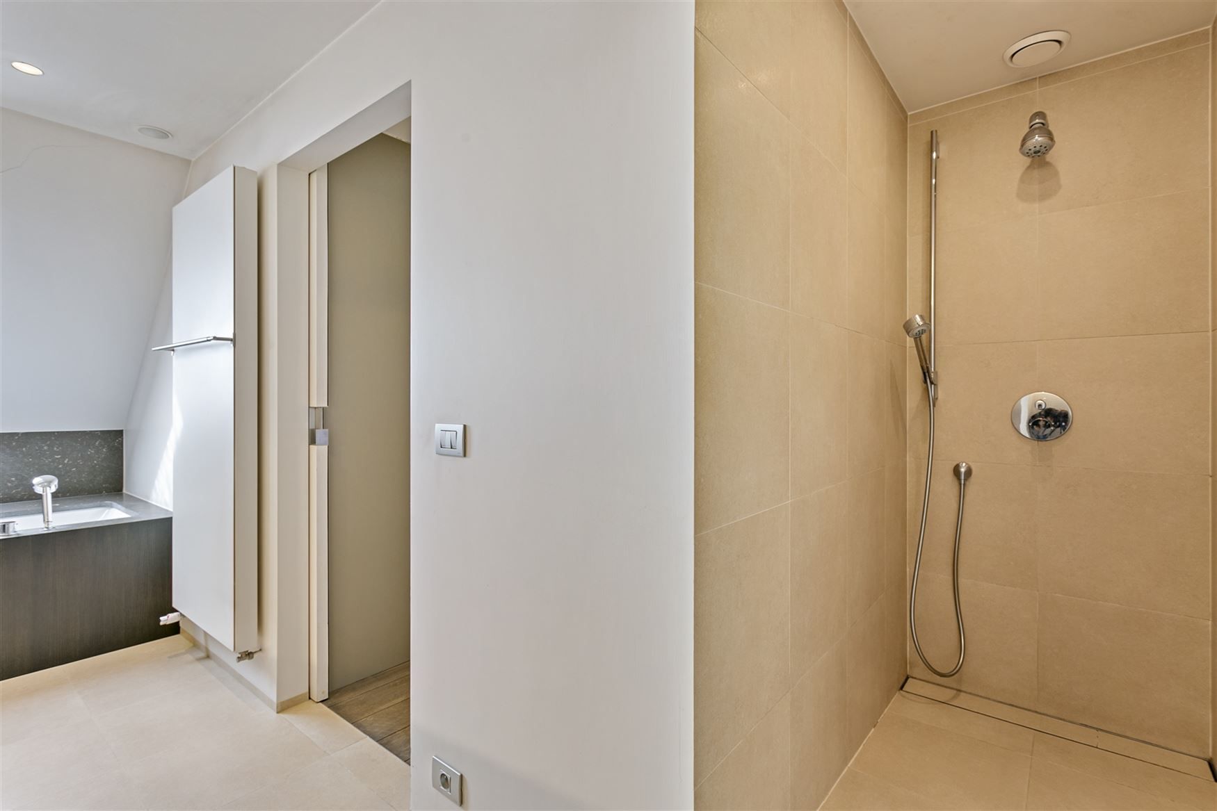 Zeer ruim bemeubeld duplexappartement foto 23