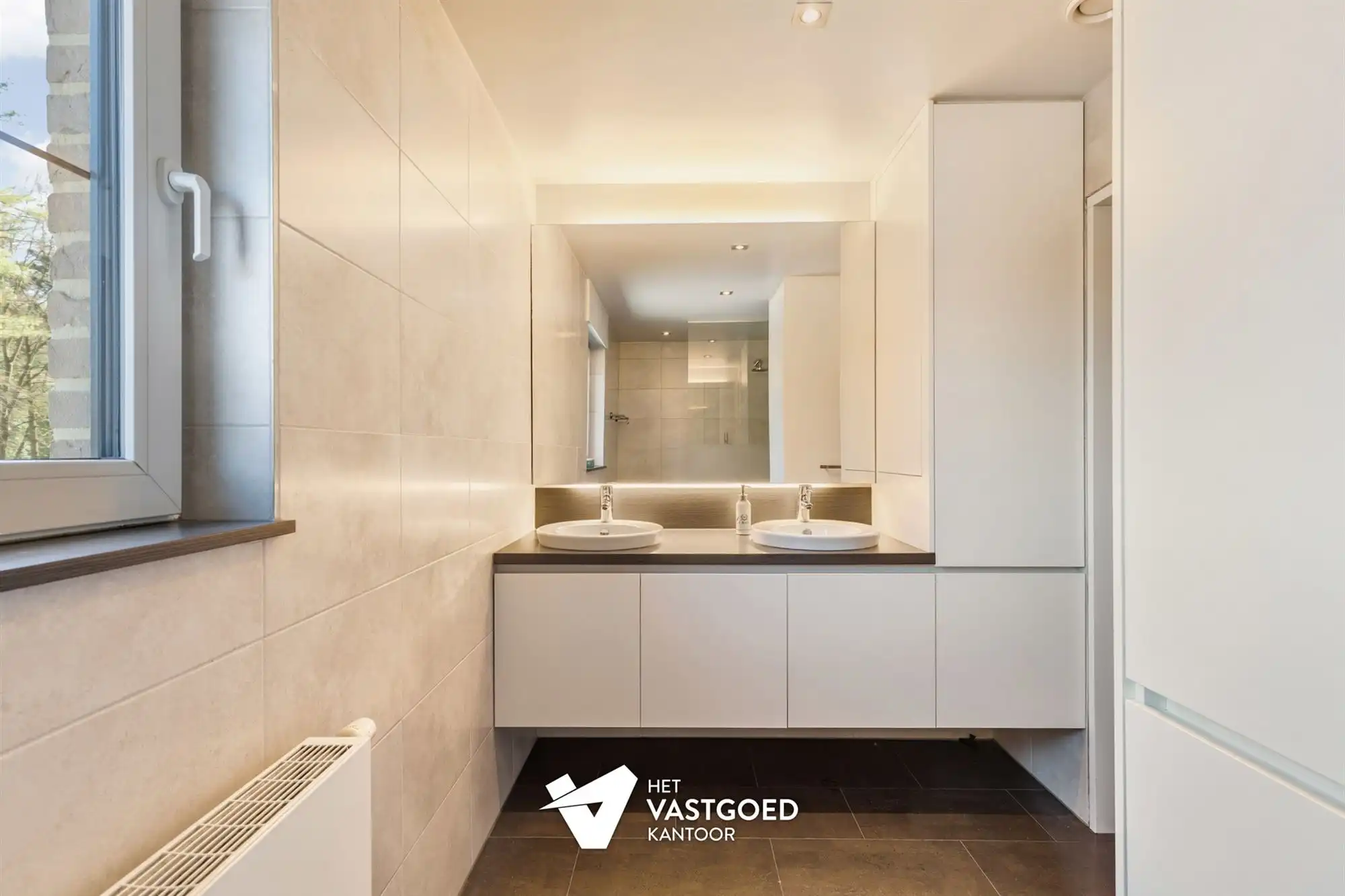 PERFECT ONDERHOUDEN GEZINSWONING MET 3 SLAAPKAMERS OP 7A27CA IN HET RUSTIGE KORSPEL foto 16