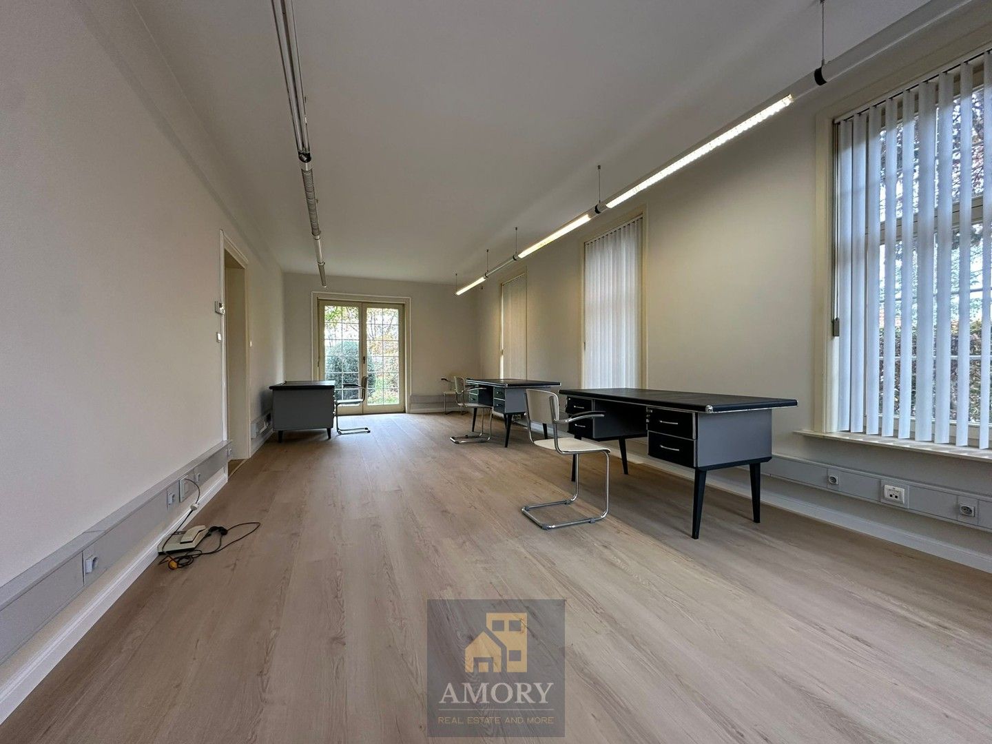 Ruim kantoorgebouw of praktijkgebouw foto 3