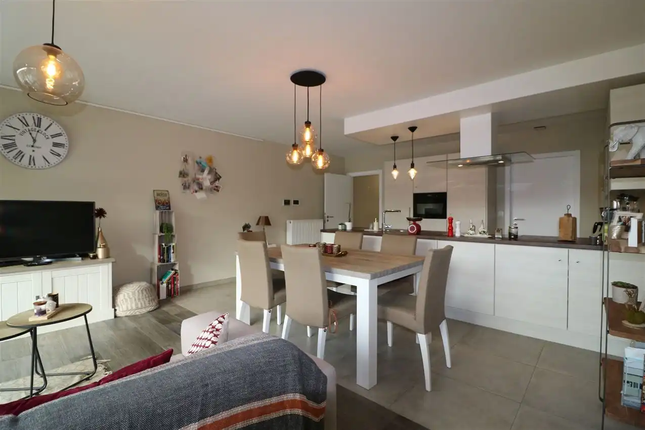 Gelijkvloers appartement met zuidgericht terras en tuintje, autostaanplaats foto 9