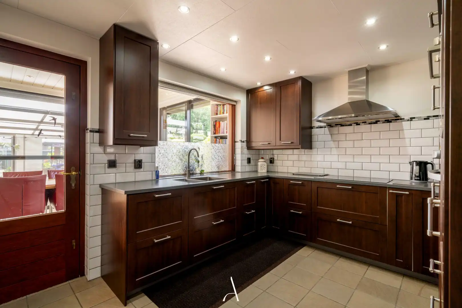 Instapklare gezinswoning met verwarmd zwembad en levensbestendige indeling op 840 m² foto 9