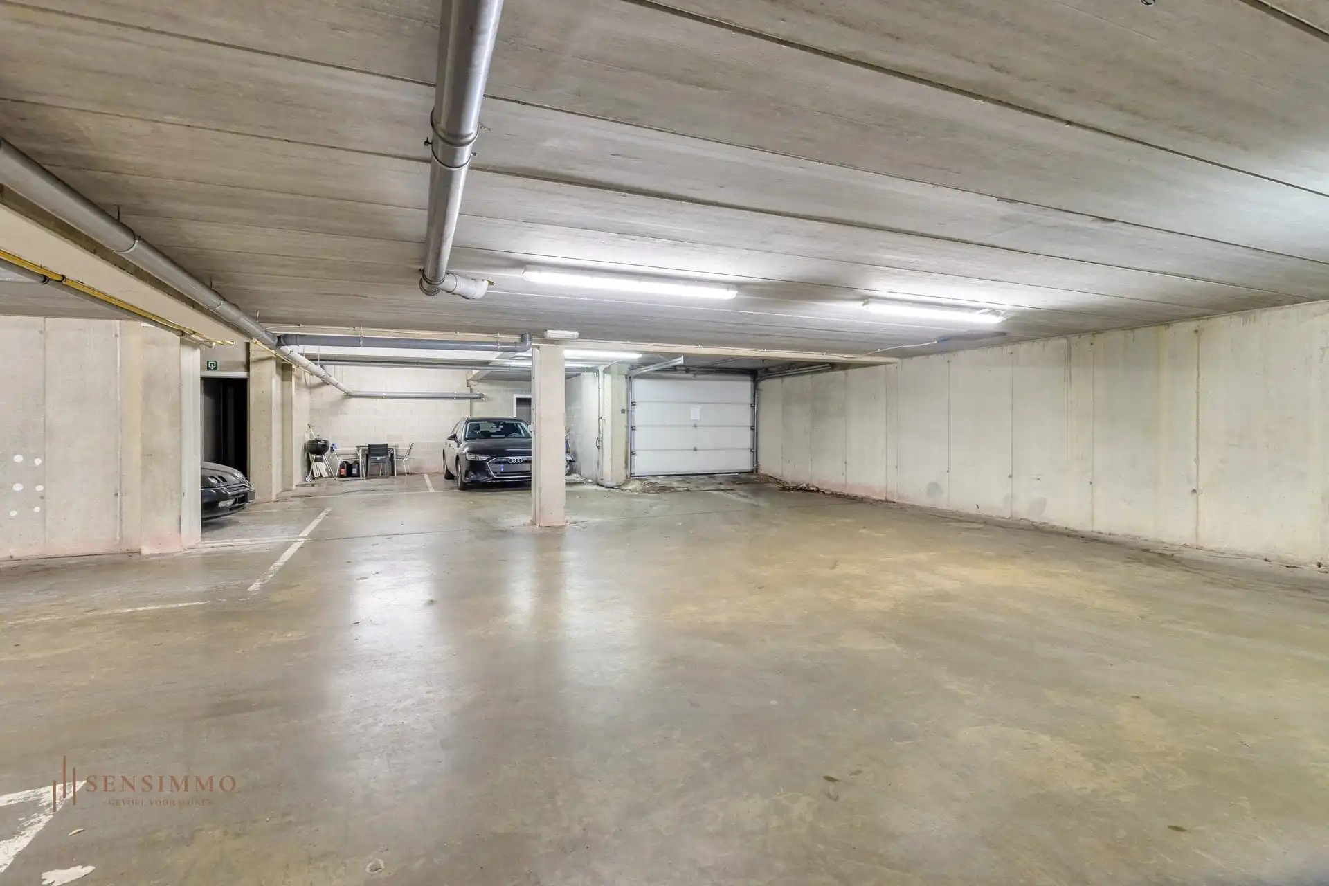 RUIM DUPLEX-APPARTEMENT VLAKBIJ CENTRUM MET 3 SLP, TERRAS, 2 AUTOSTAANPLAATSEN + 2 BERGINGEN foto 26