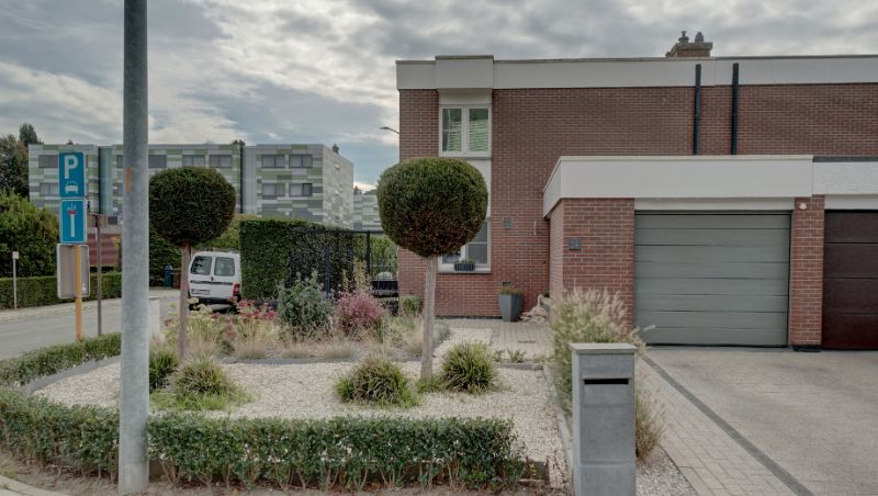 Vernieuwd woonhuis van 140m² met garage en tuin in half-open-bebouwing foto 16