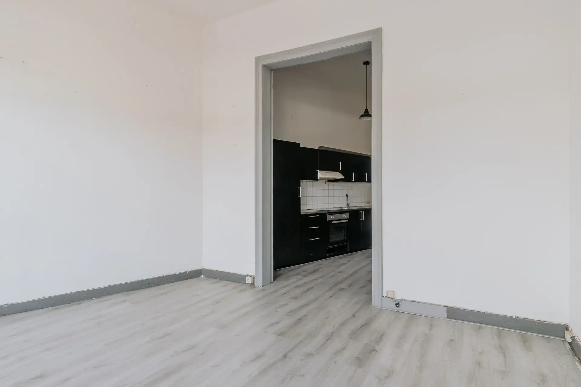 Te renoveren woning met 3 slaapkamers en koer foto 6