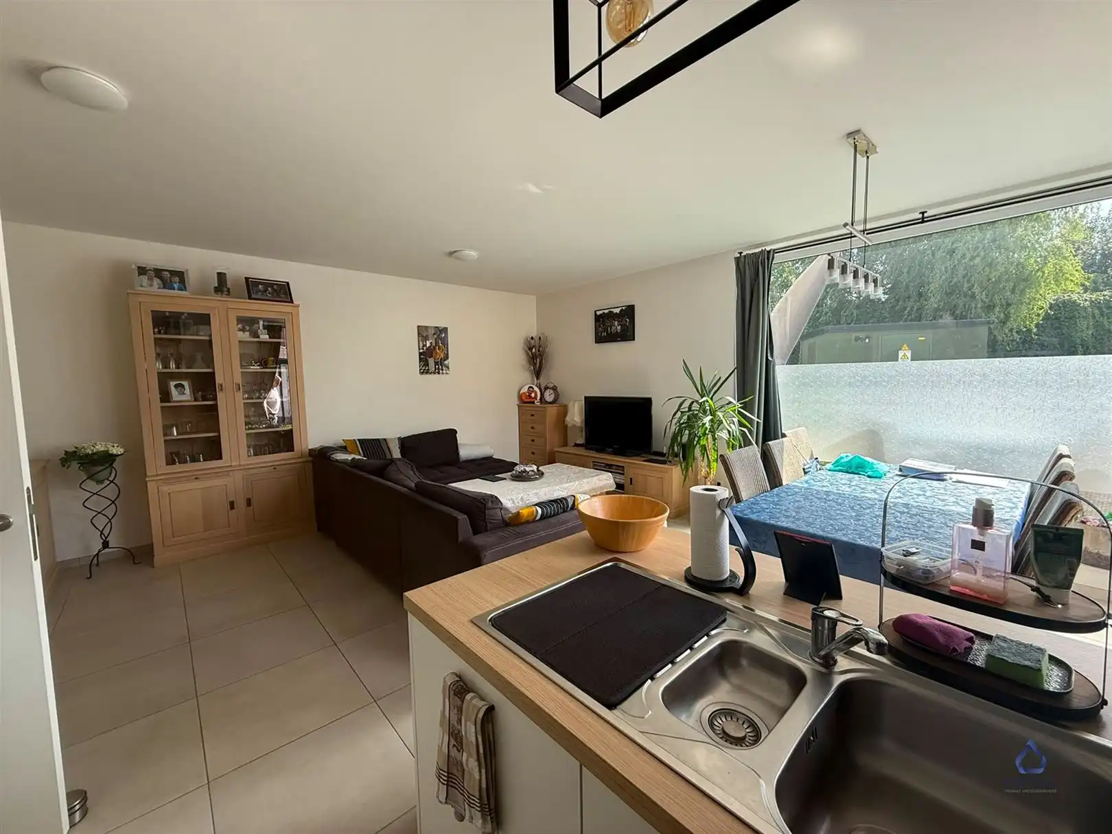 Mooi afgewerkt appartement met 2 slaapkamers foto {{pictureIndex}}