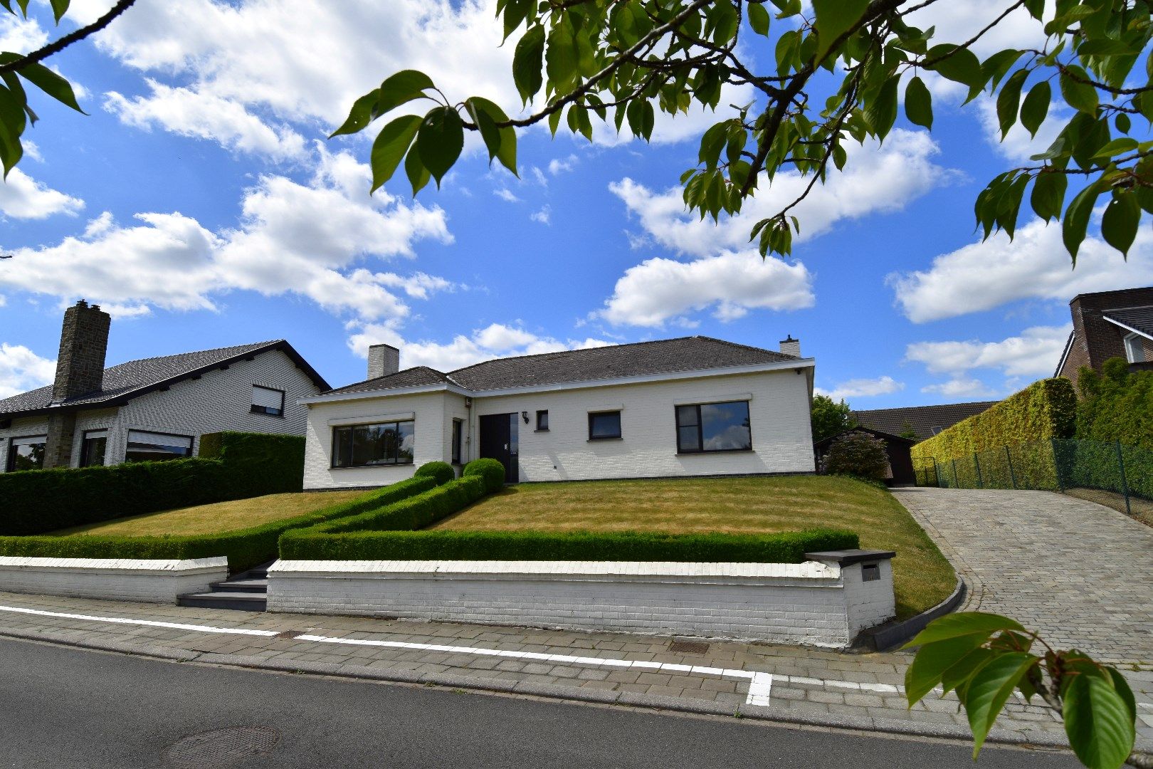 Instapklare bungalow met prachtige tuin en dubbele garage te koop in Bellegem foto 16