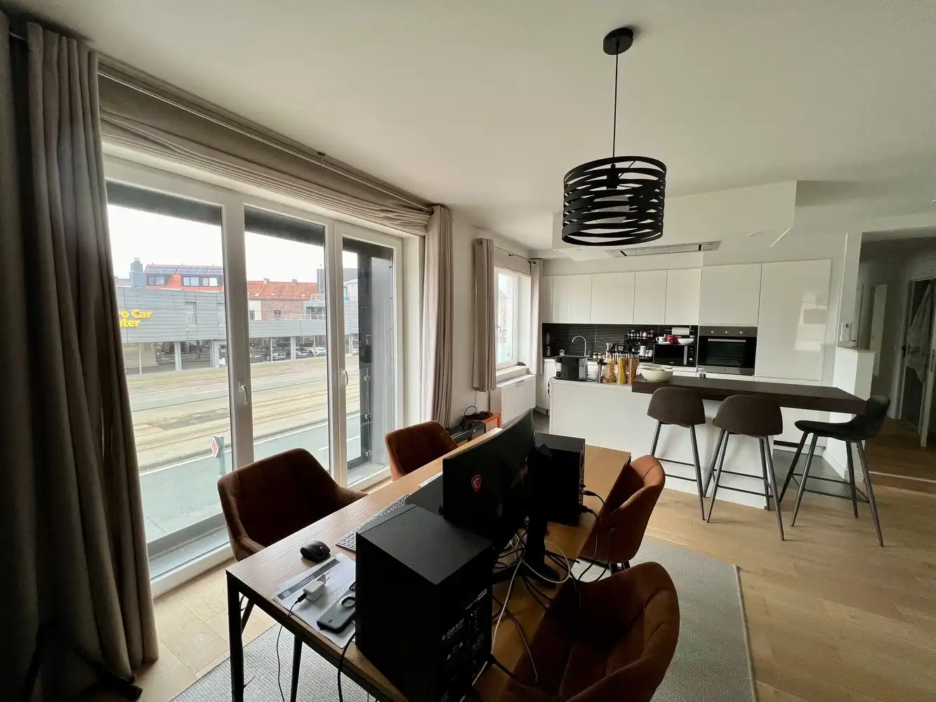 Ruim, vernieuwd appartement met 2 slaapkamers! foto 3
