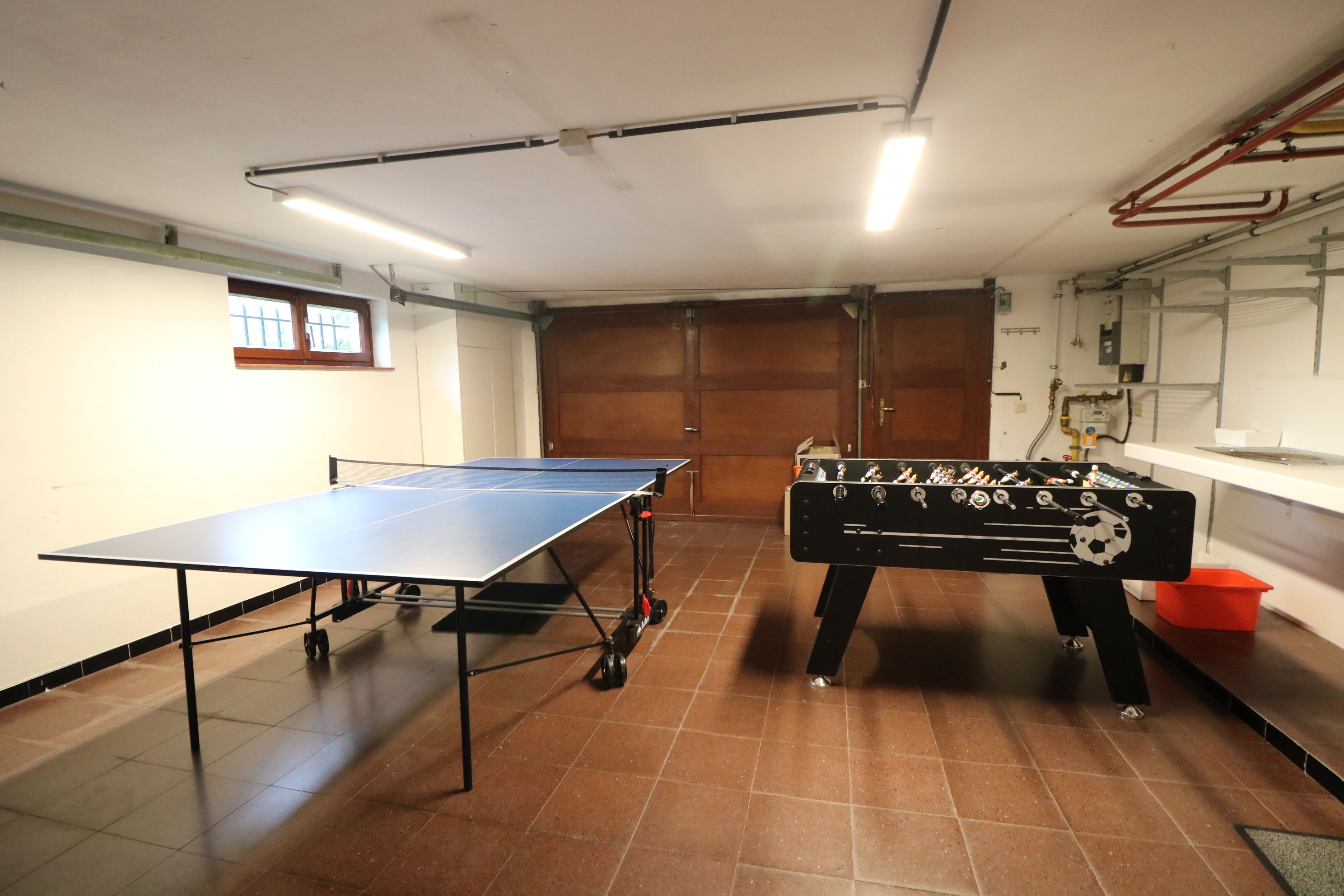 Instapklare zeer ruime villa met 6 volwaardige slaapkamers, 2 badkamers, 3 toiletten, grote garage en zonnige tuin.  foto 22