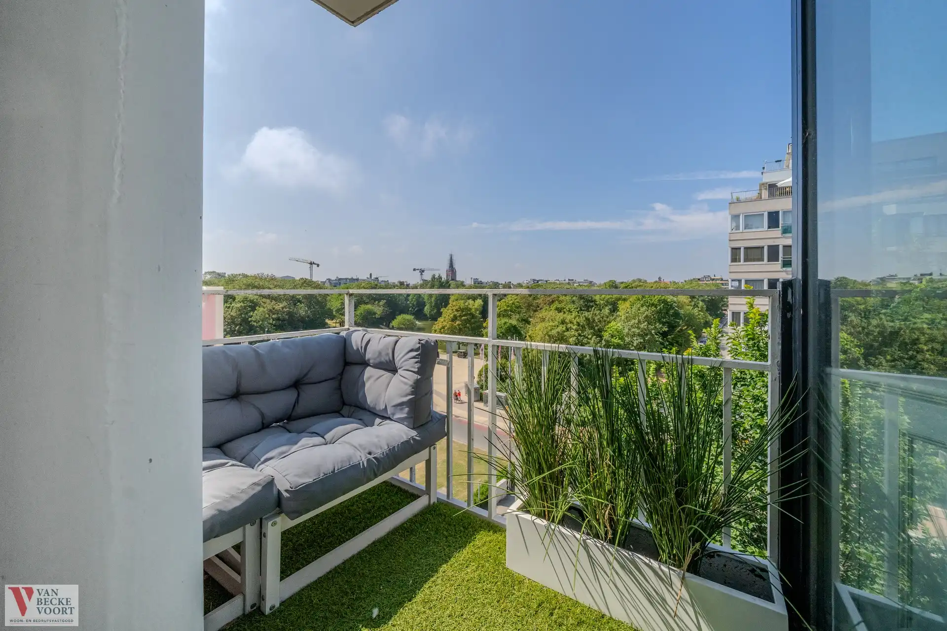 Wonen aan het park: stijlvol gerenoveerd appartement met uitzonderlijk uitzicht foto 3