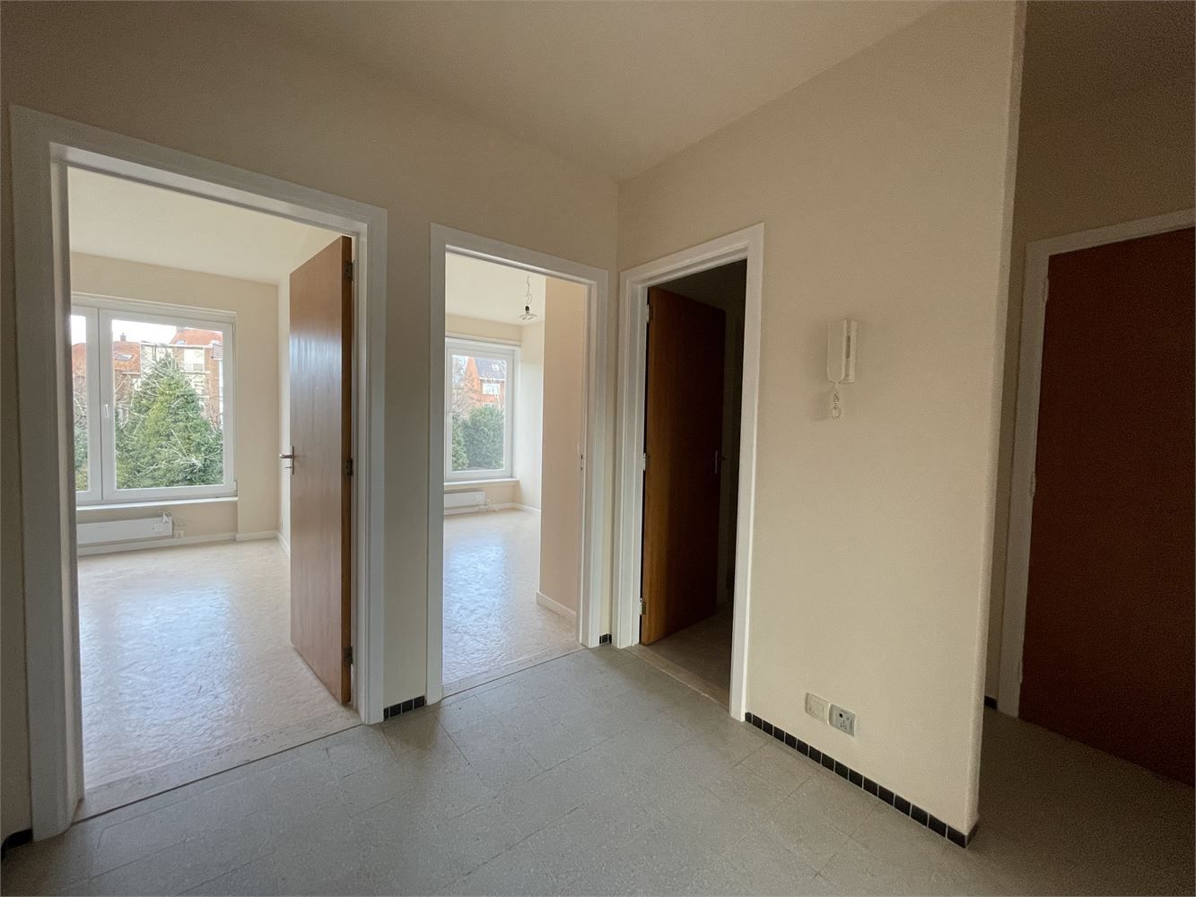 Gerenoveerd appartement met 2 slaapkamers en autostaanplaats foto 6