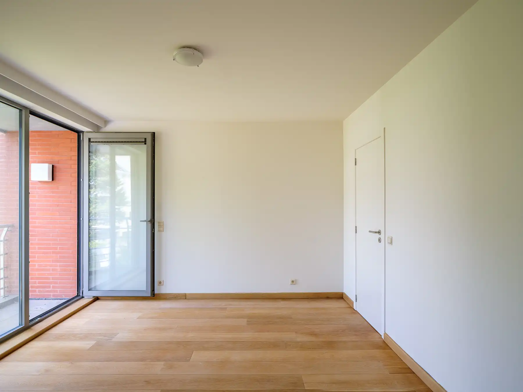 Lichtrijk appartement nabij de Coupure met ruime garageb foto 9