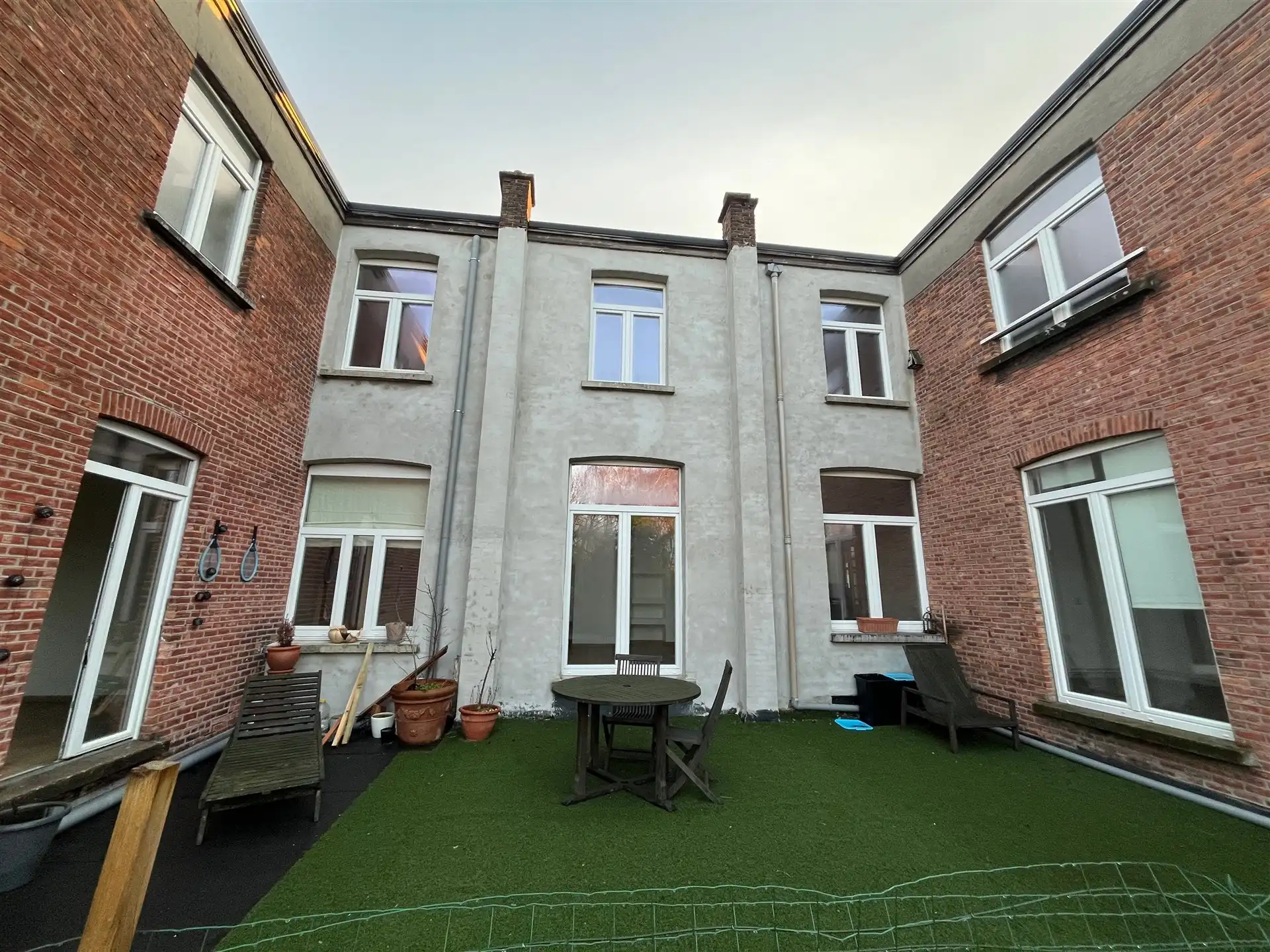 Appartementsgebouw met parking en tuin! foto 6