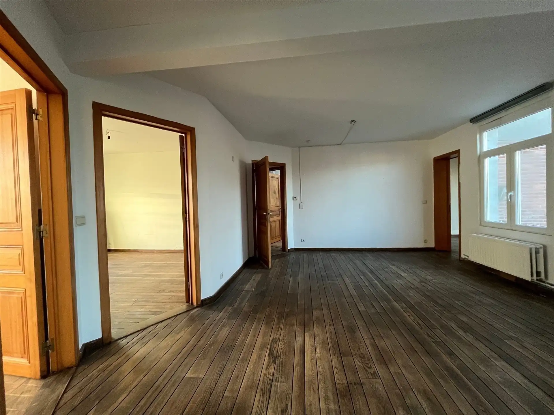 Appartementsgebouw met parking en zeer grote tuin! foto 6