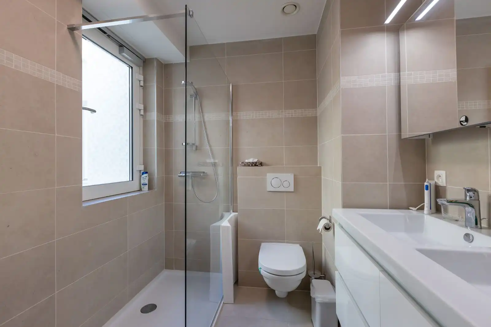 Prachtig appartement met 2 slpk en zonnig terras in jonge residentie foto 12