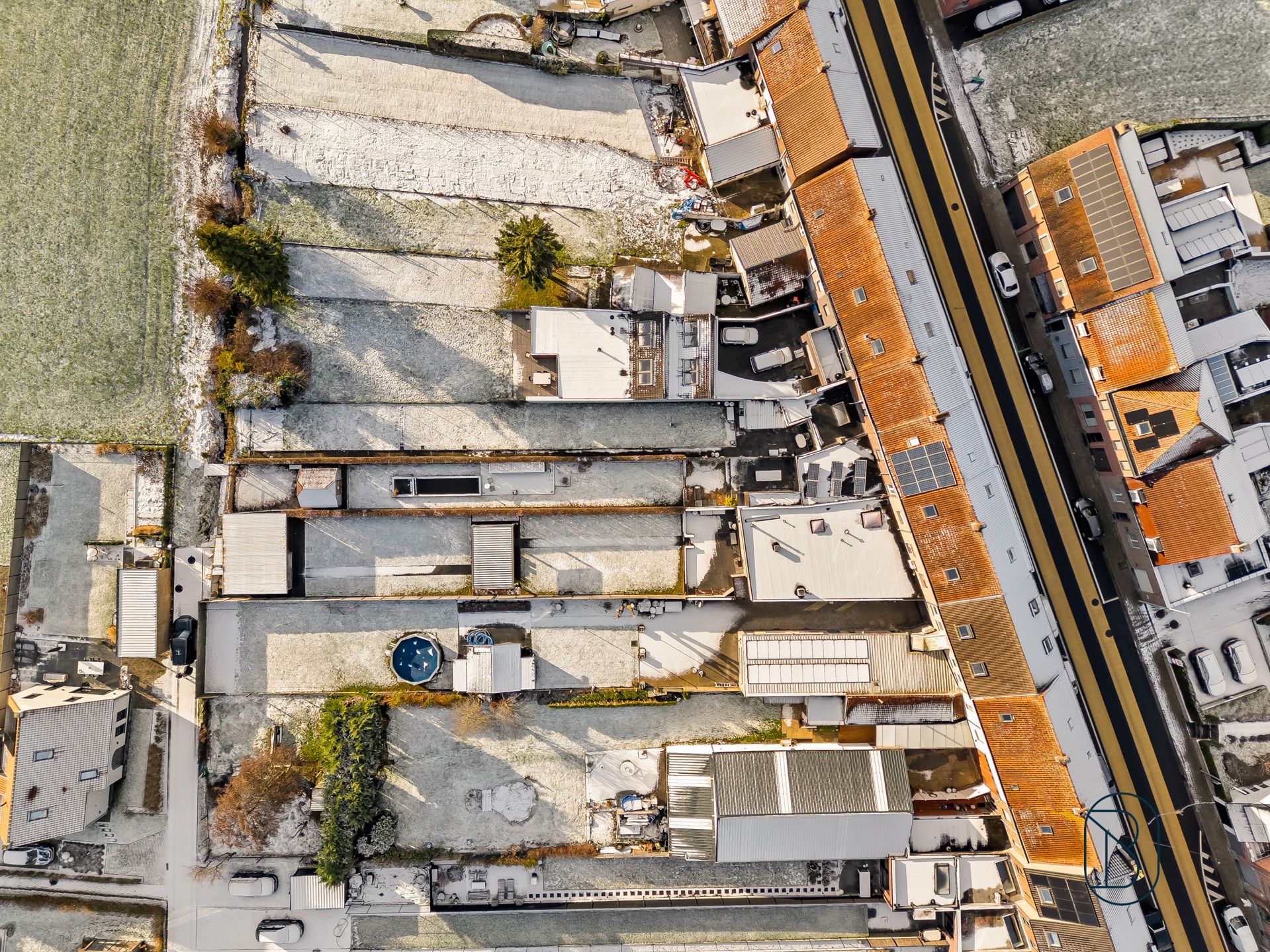 Topgelegen handelspand met woonst foto 27