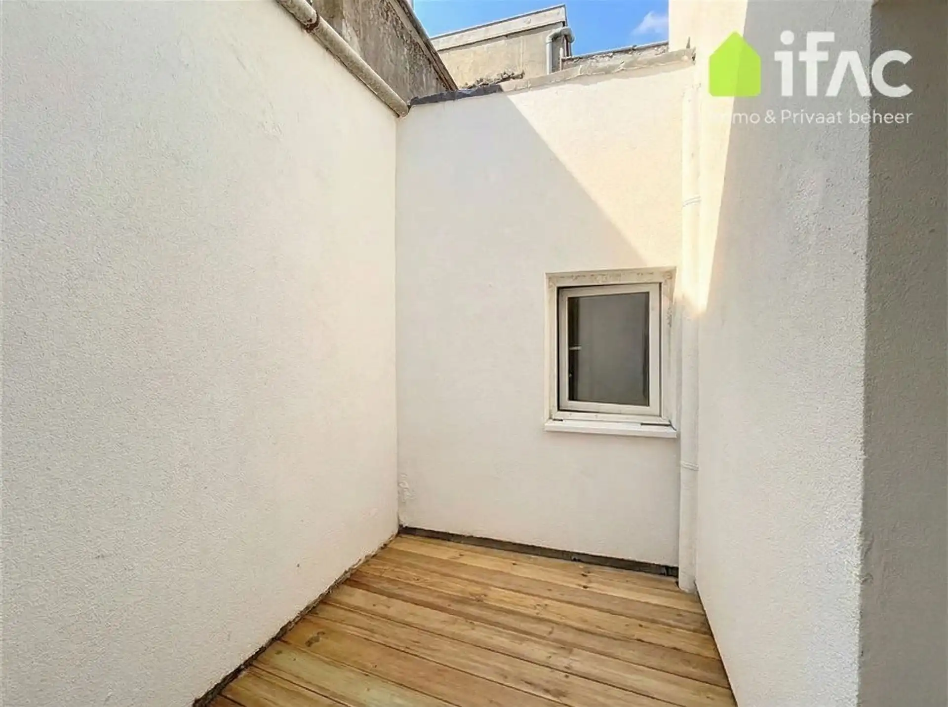 Volledig gerenoveerd appartement met terras foto 10