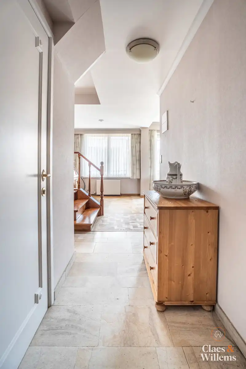 Ruime bel-etagewoning nabij centrum Halle foto 9