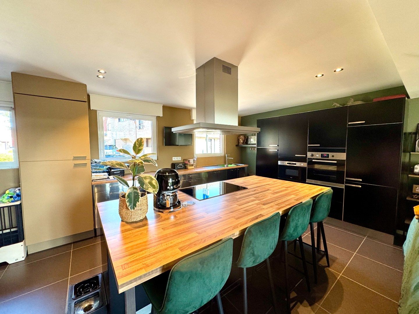 HALFOPEN WONING MET 2 SLPKS (3 MOGELIJK), GARAGE EN TUIN foto 6